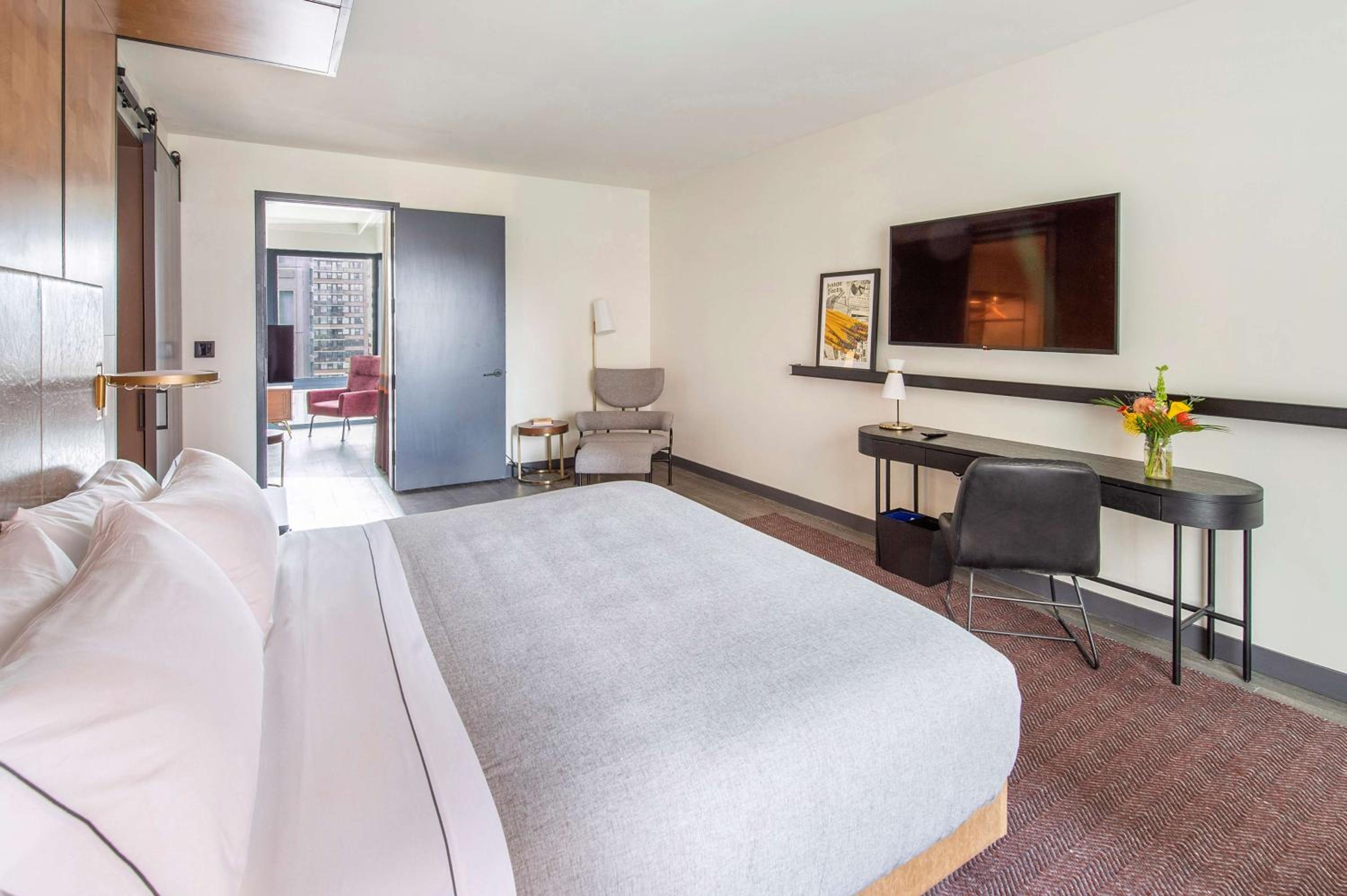King Suite - Photo 3