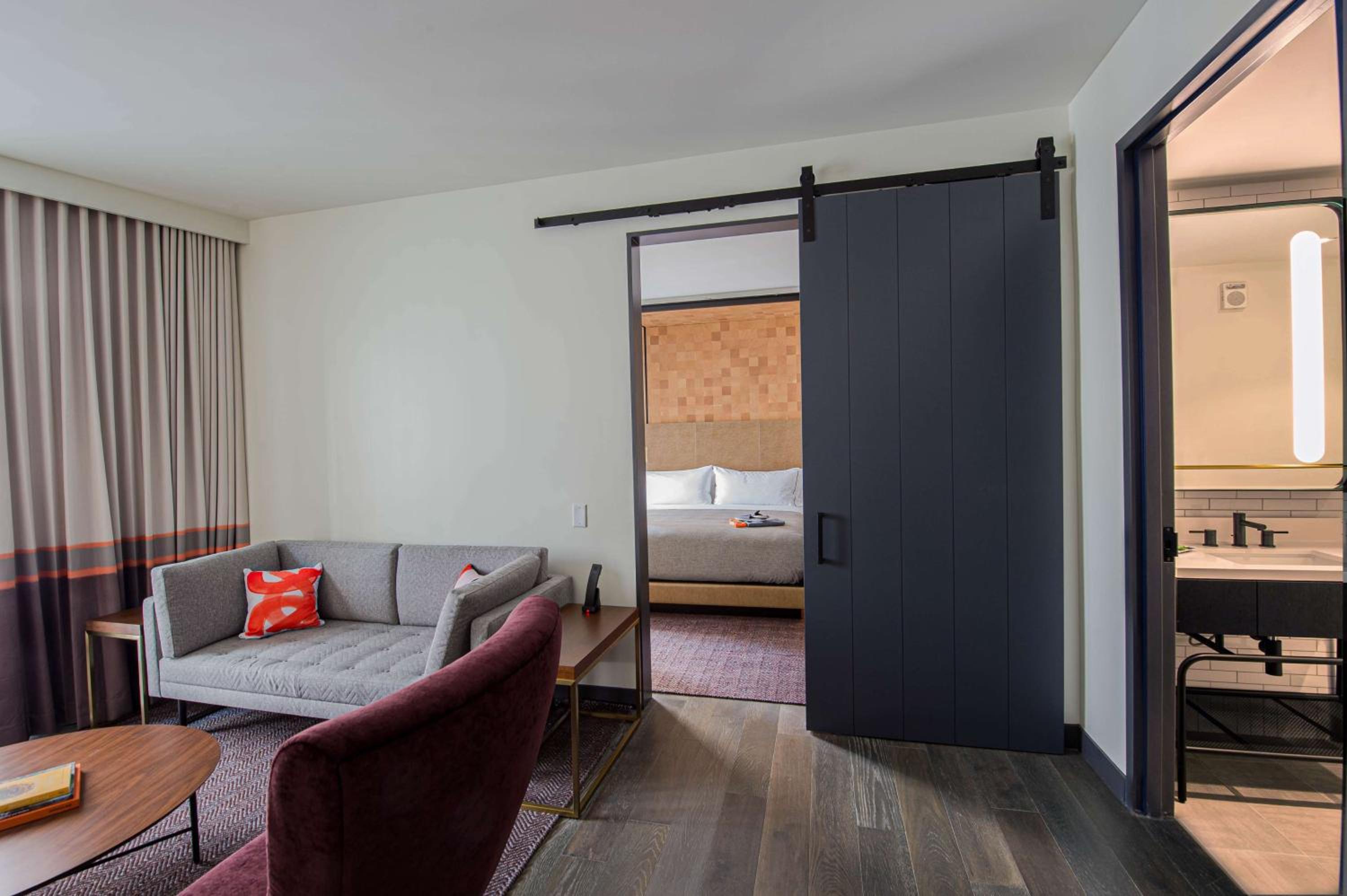 King Studio Suite - Photo 4