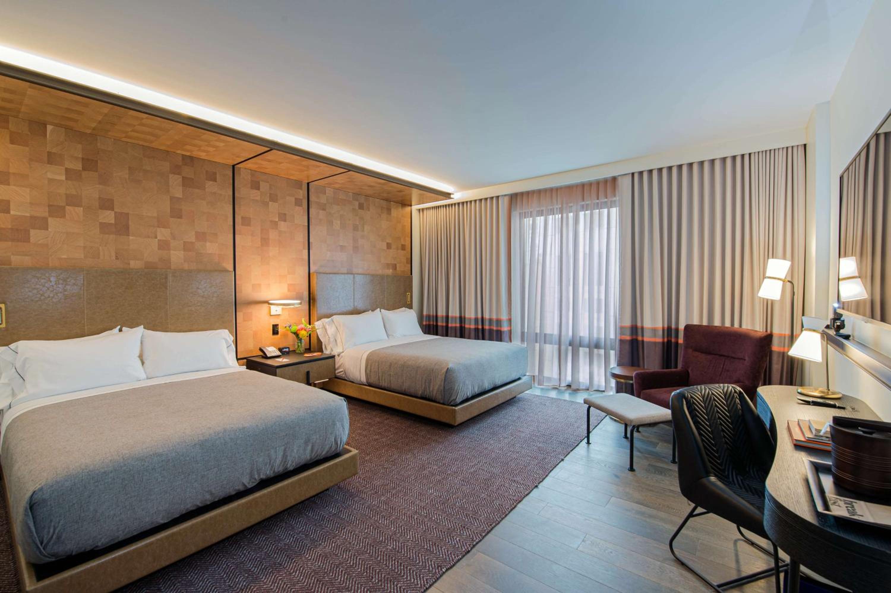 Deluxe Queen Room with Two Queen Beds - Photo 3
