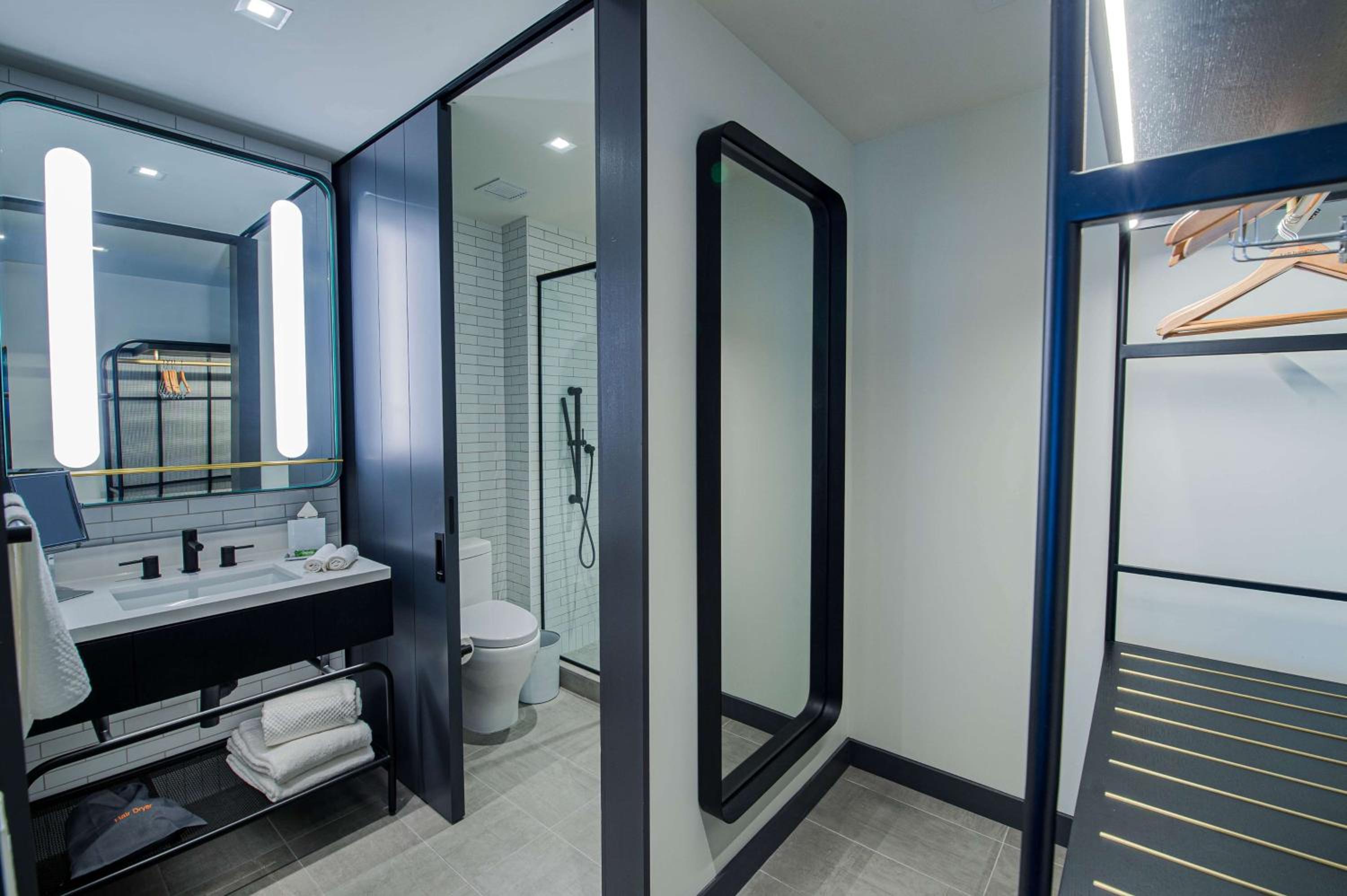 King Studio Suite - Photo 6