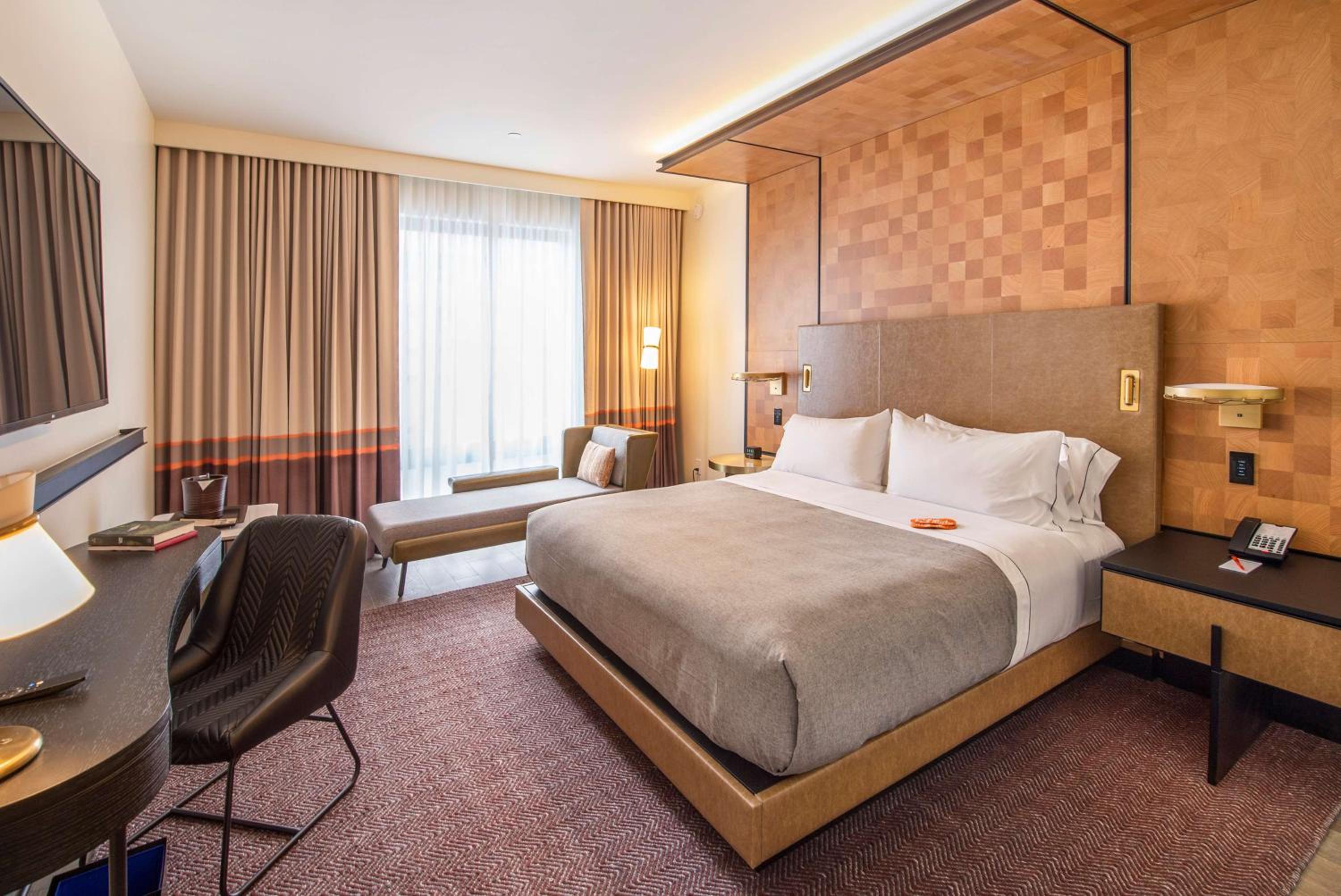 Deluxe King Room - Photo 1