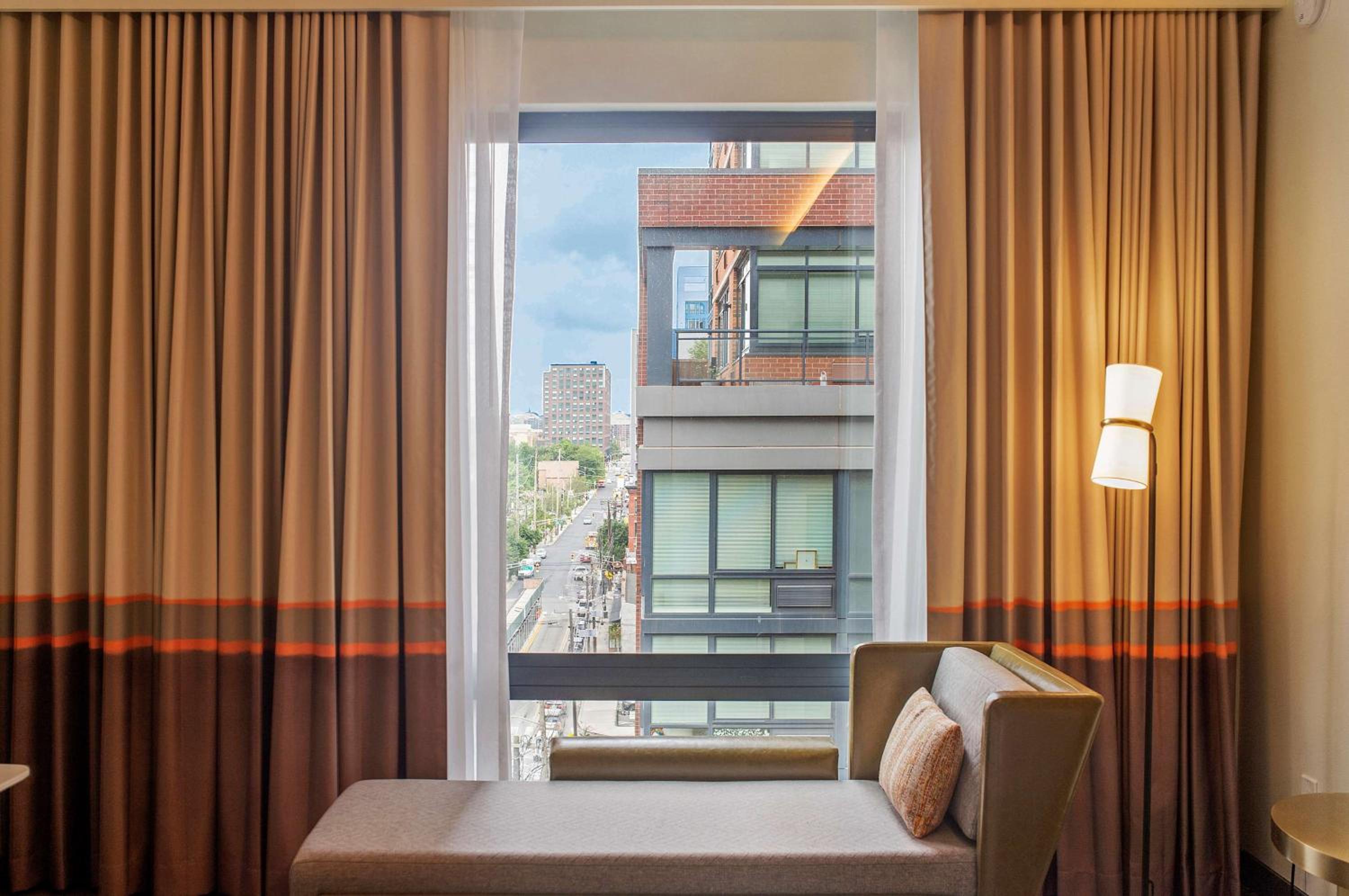 Deluxe King Room - Photo 2