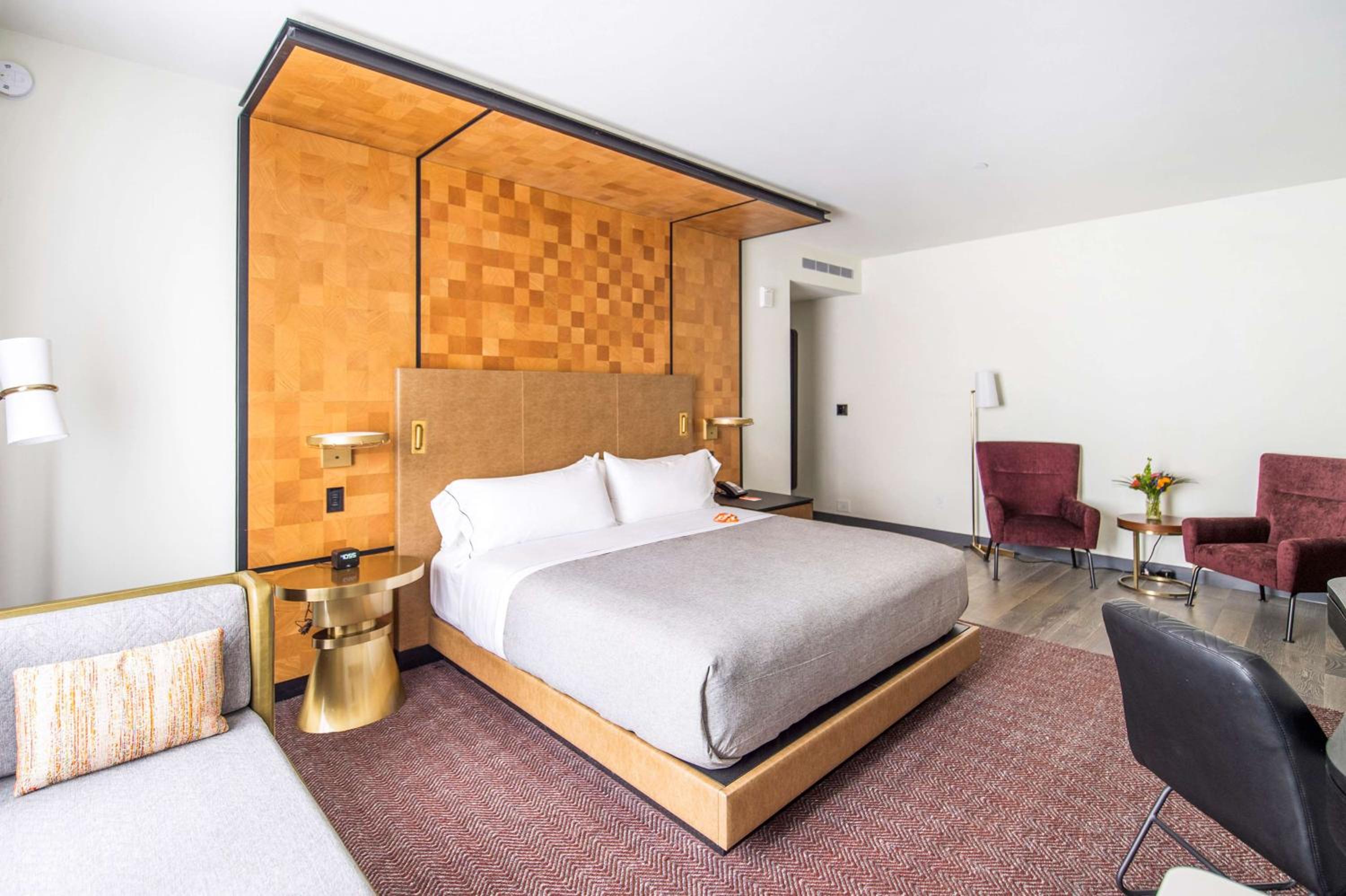 Deluxe King Room - Photo 5