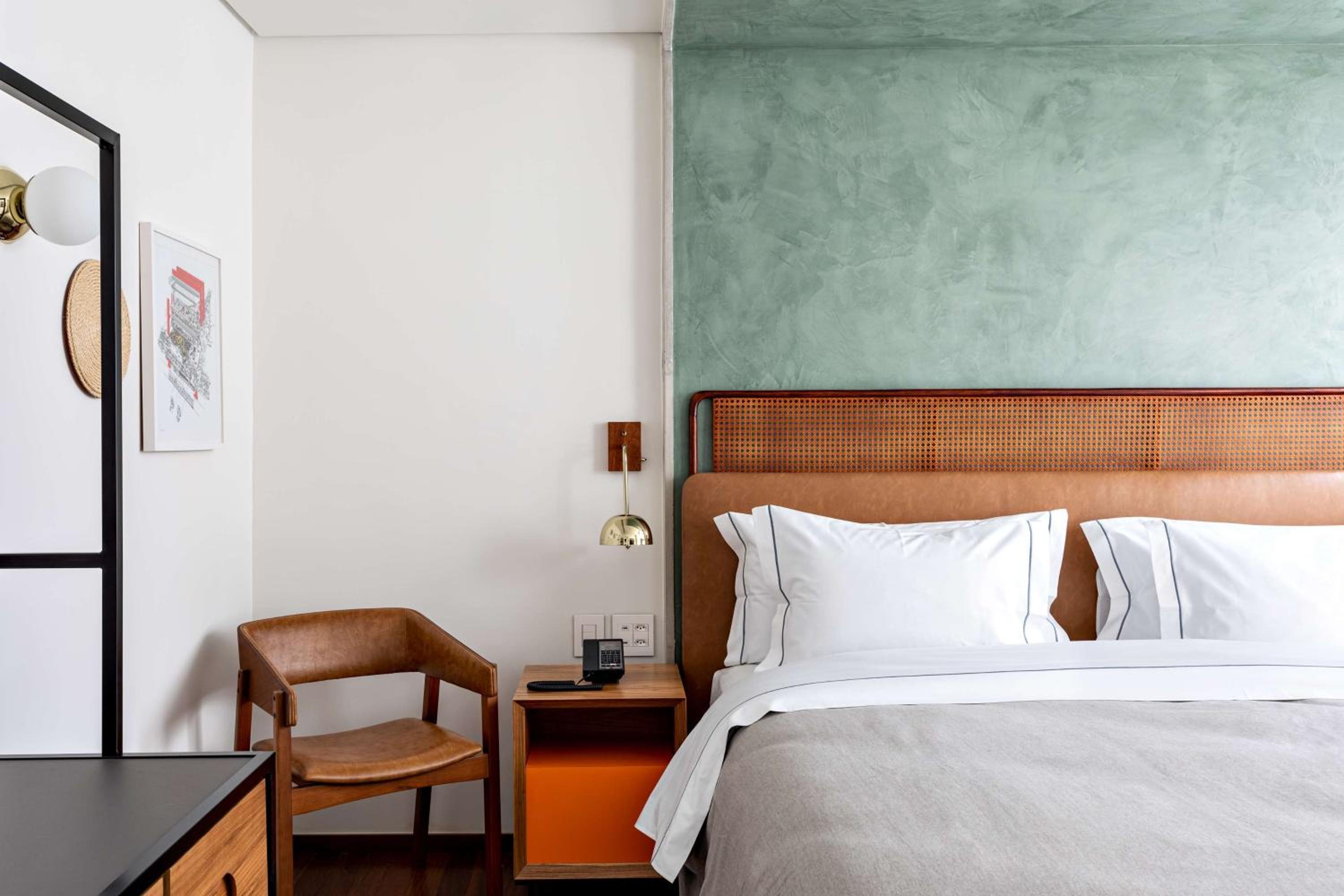 Premium King Room - Photo 4