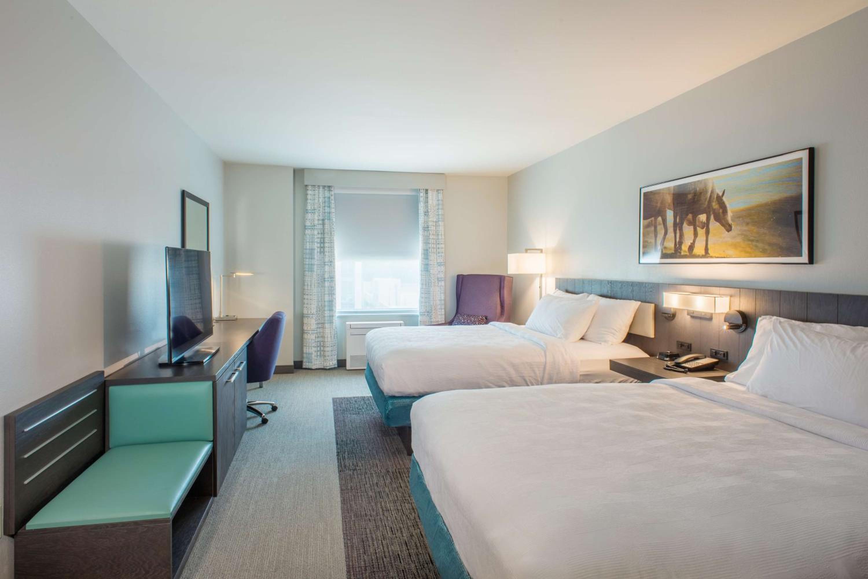 Queen Room with Two Queen Beds - Photo 2