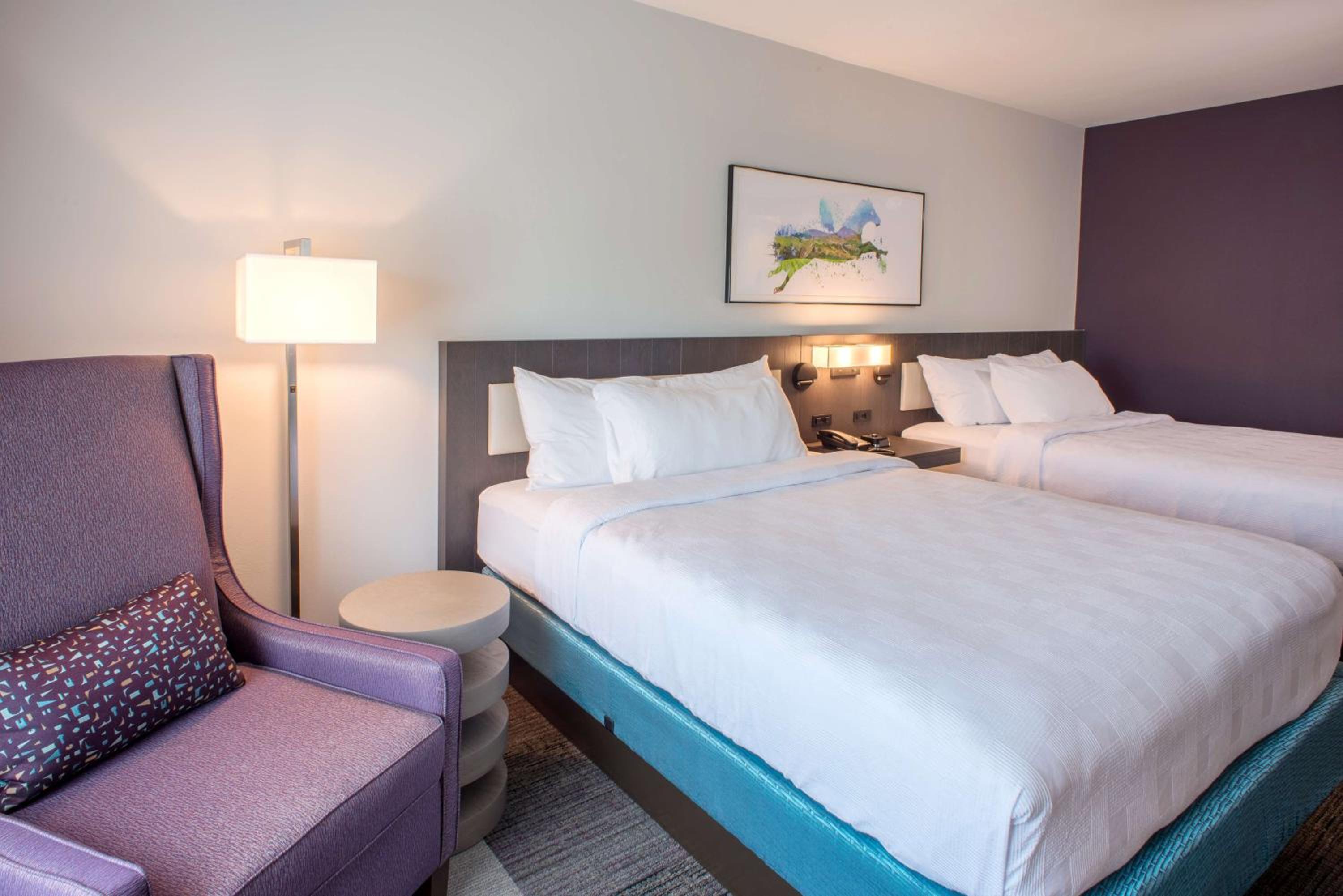 Queen Room with Two Queen Beds - Photo 3