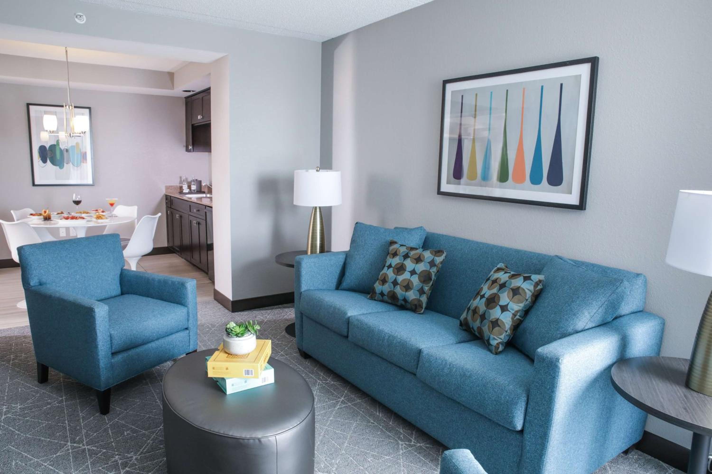 Two-Room Suite with Two Queen Beds photo 3
