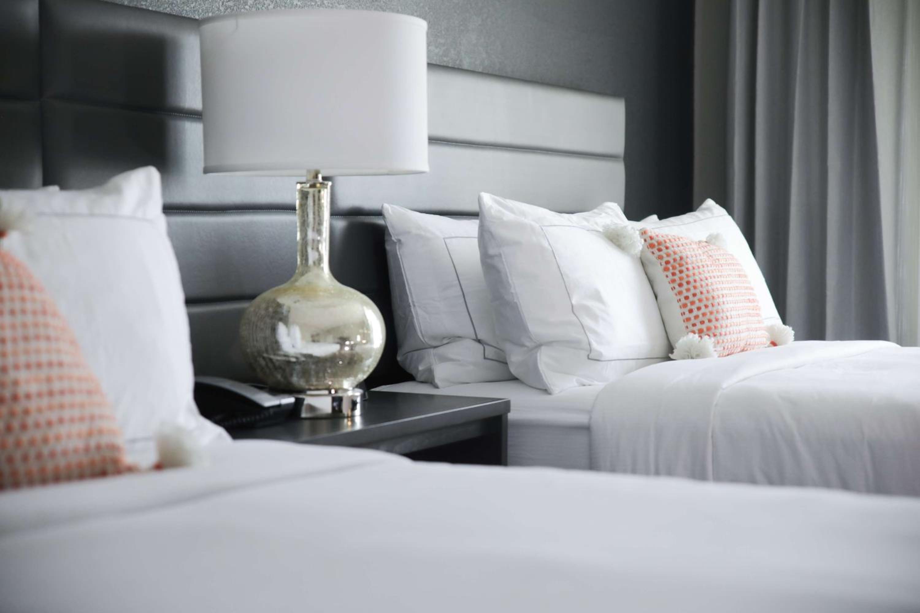 Queen Room with Two Queen Beds - Photo 2