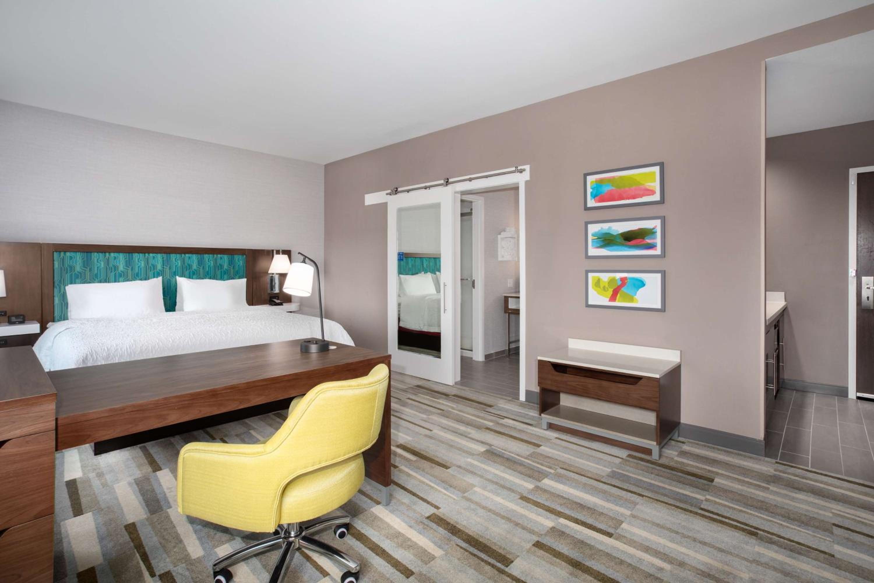King Studio Suite - Non-Smoking - Photo 4
