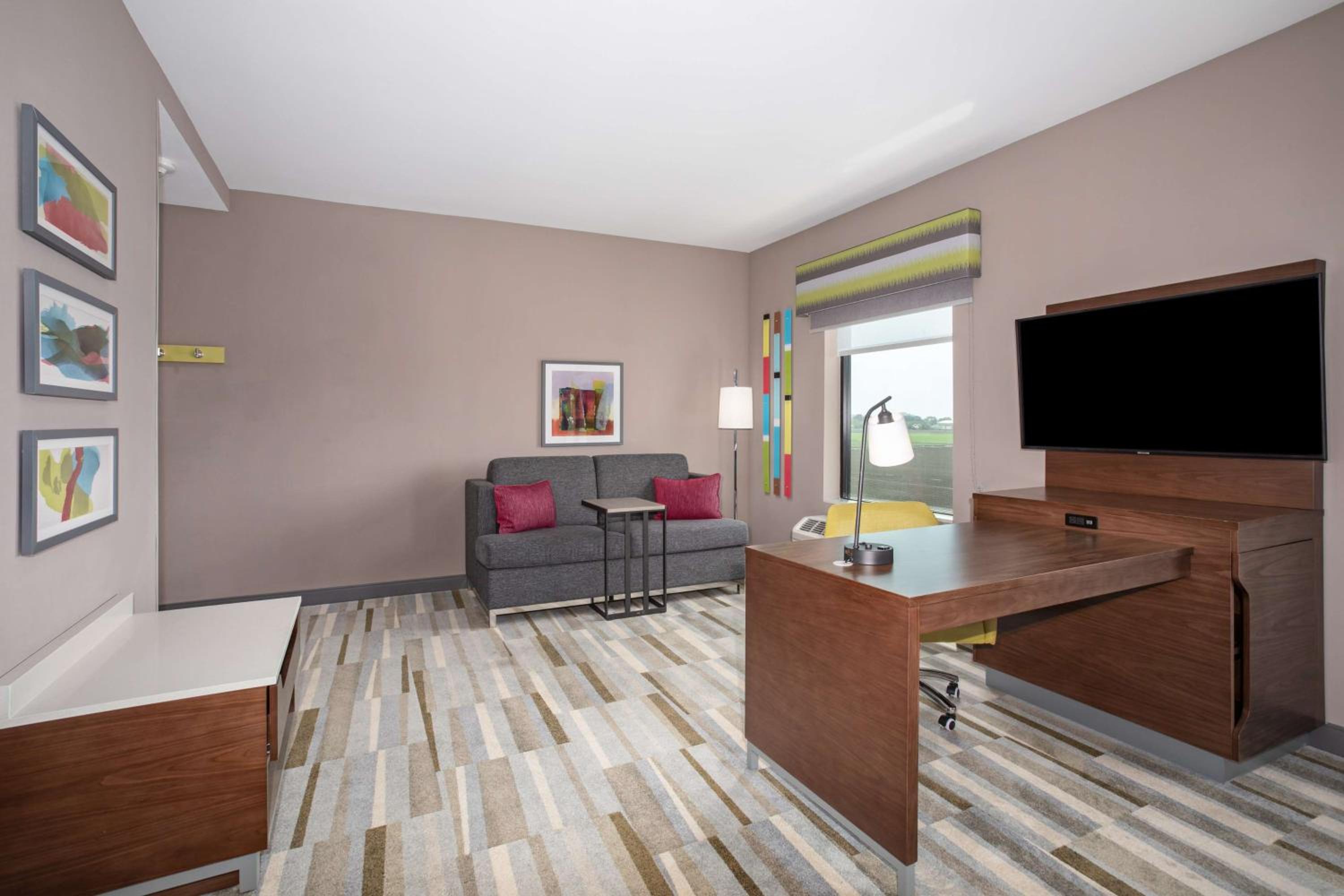 King Studio Suite - Non-Smoking - Photo 2