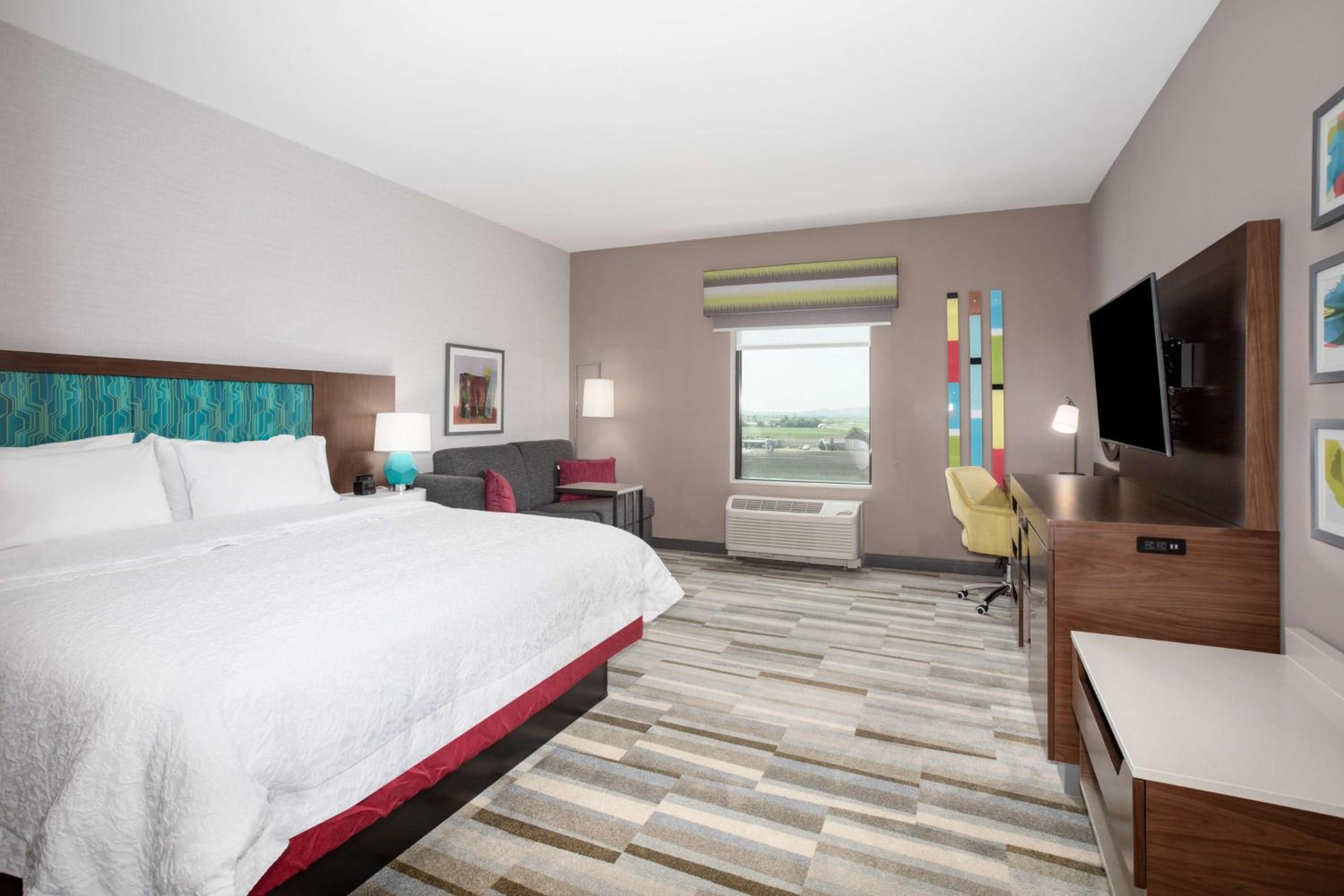 King Room with Sofa Bed - Non-Smoking - Photo 1