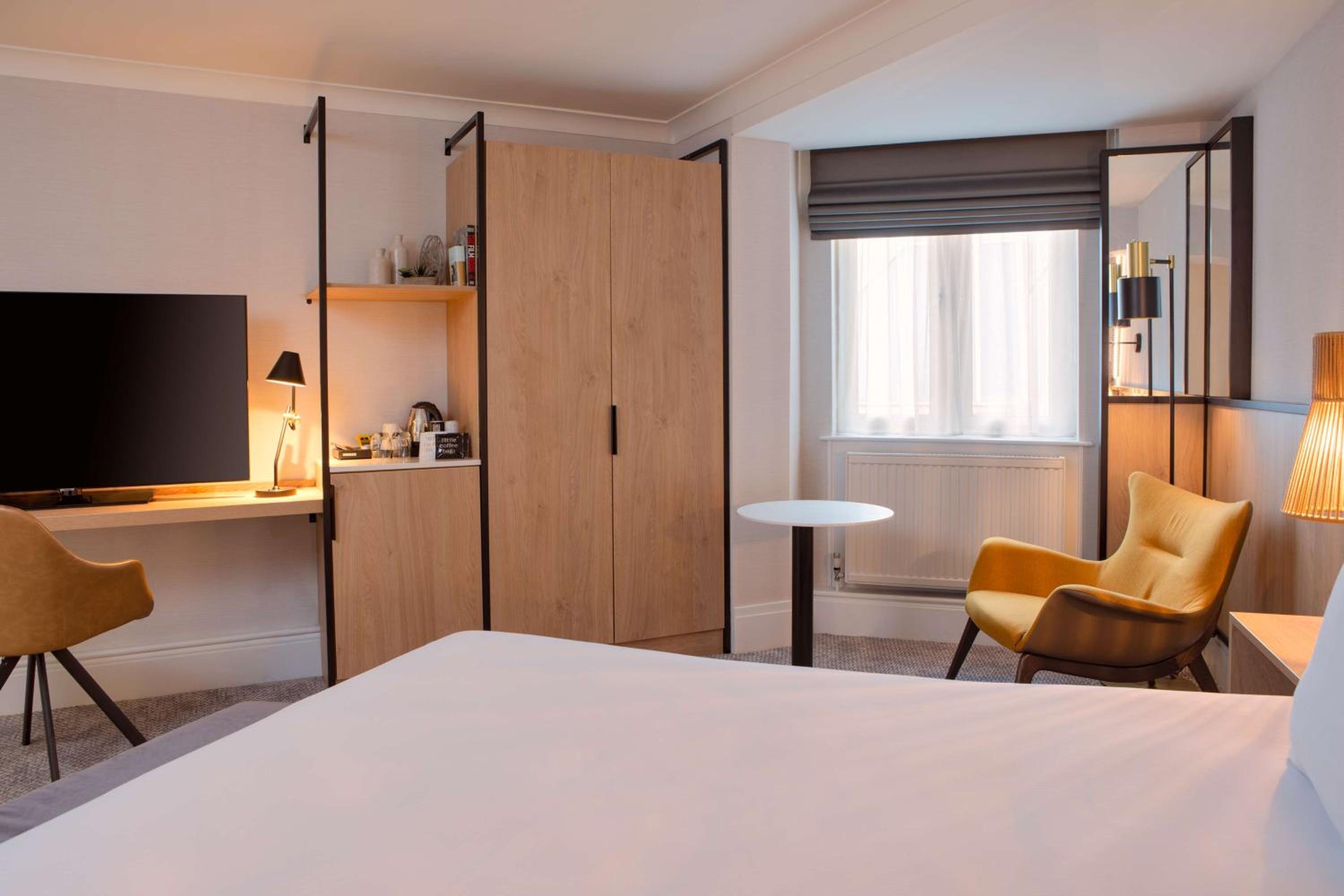Deluxe King Room - Photo 1