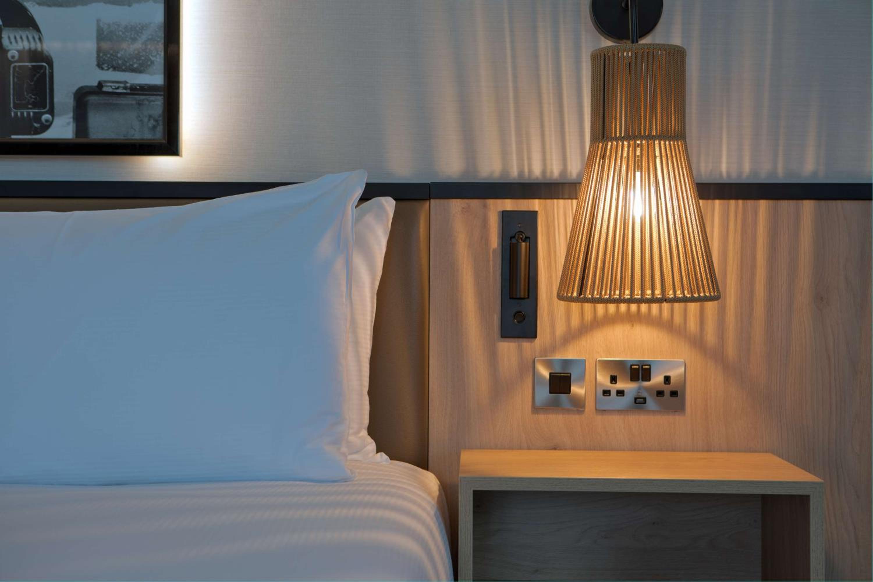 King Guest Room - Photo 7