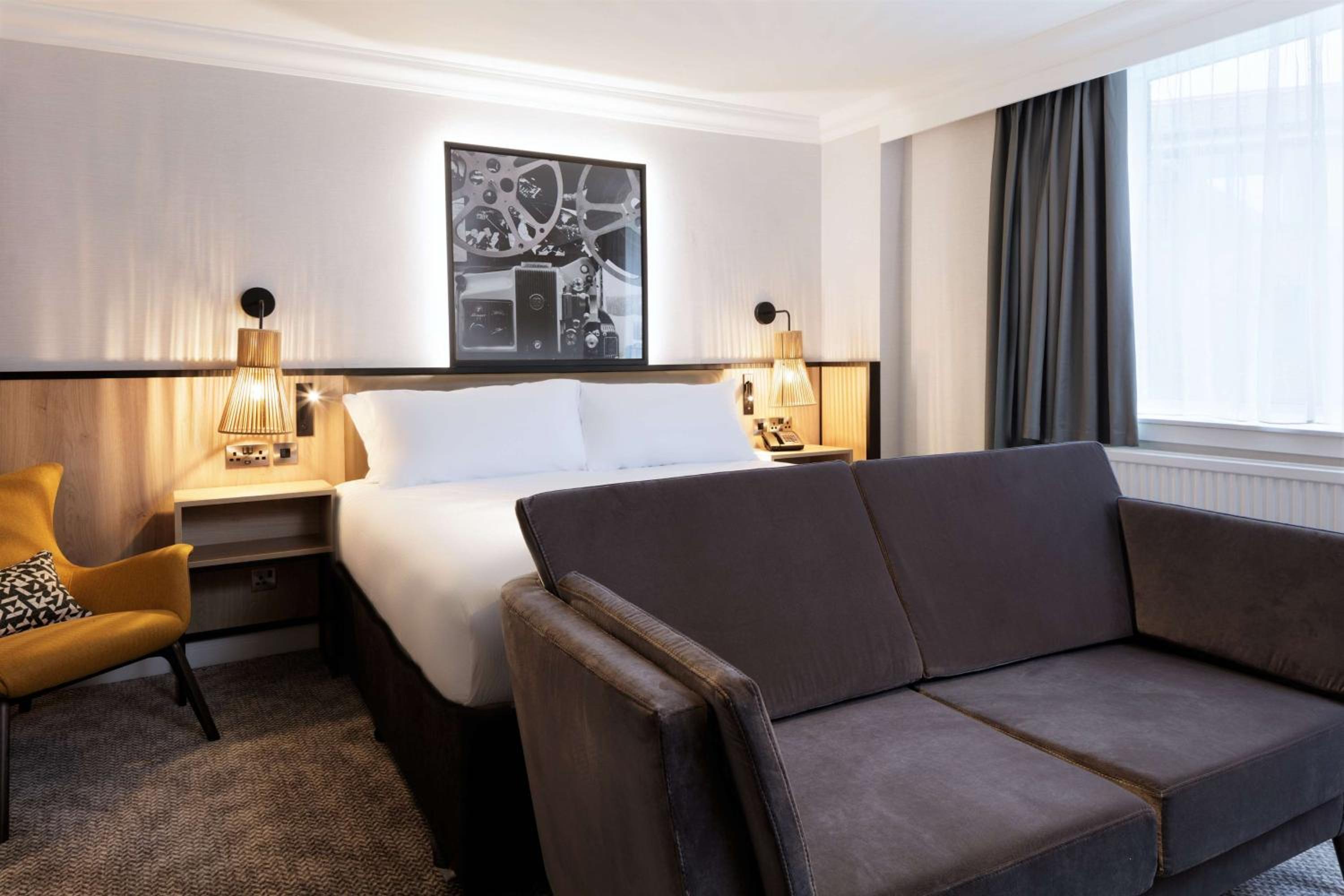 Deluxe King Room - Photo 5