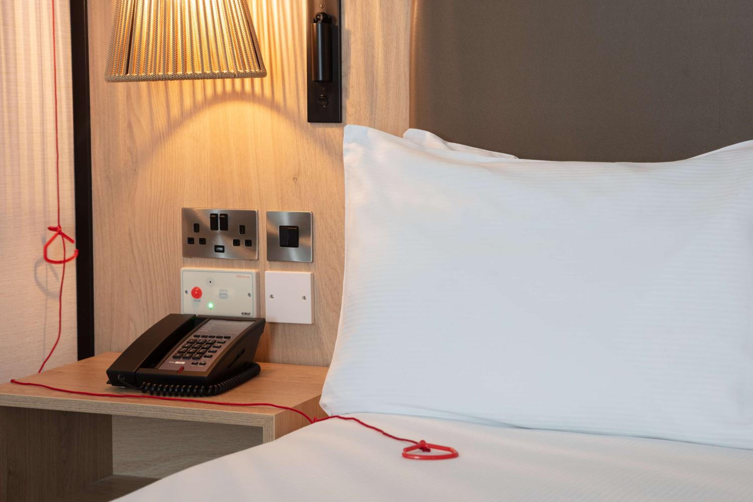 Queen Room - Accessible - Photo 4