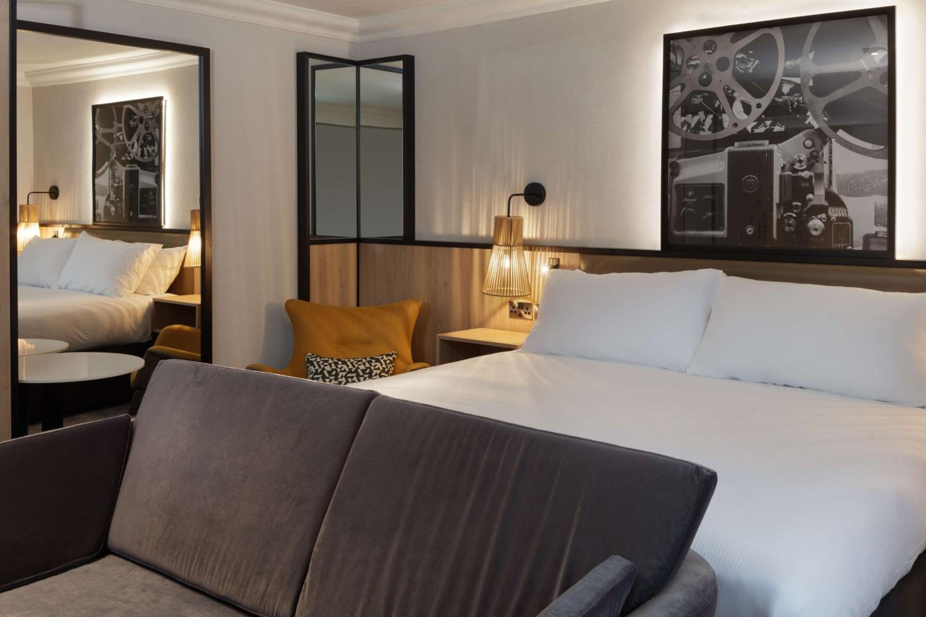 Deluxe King Room - Photo 6