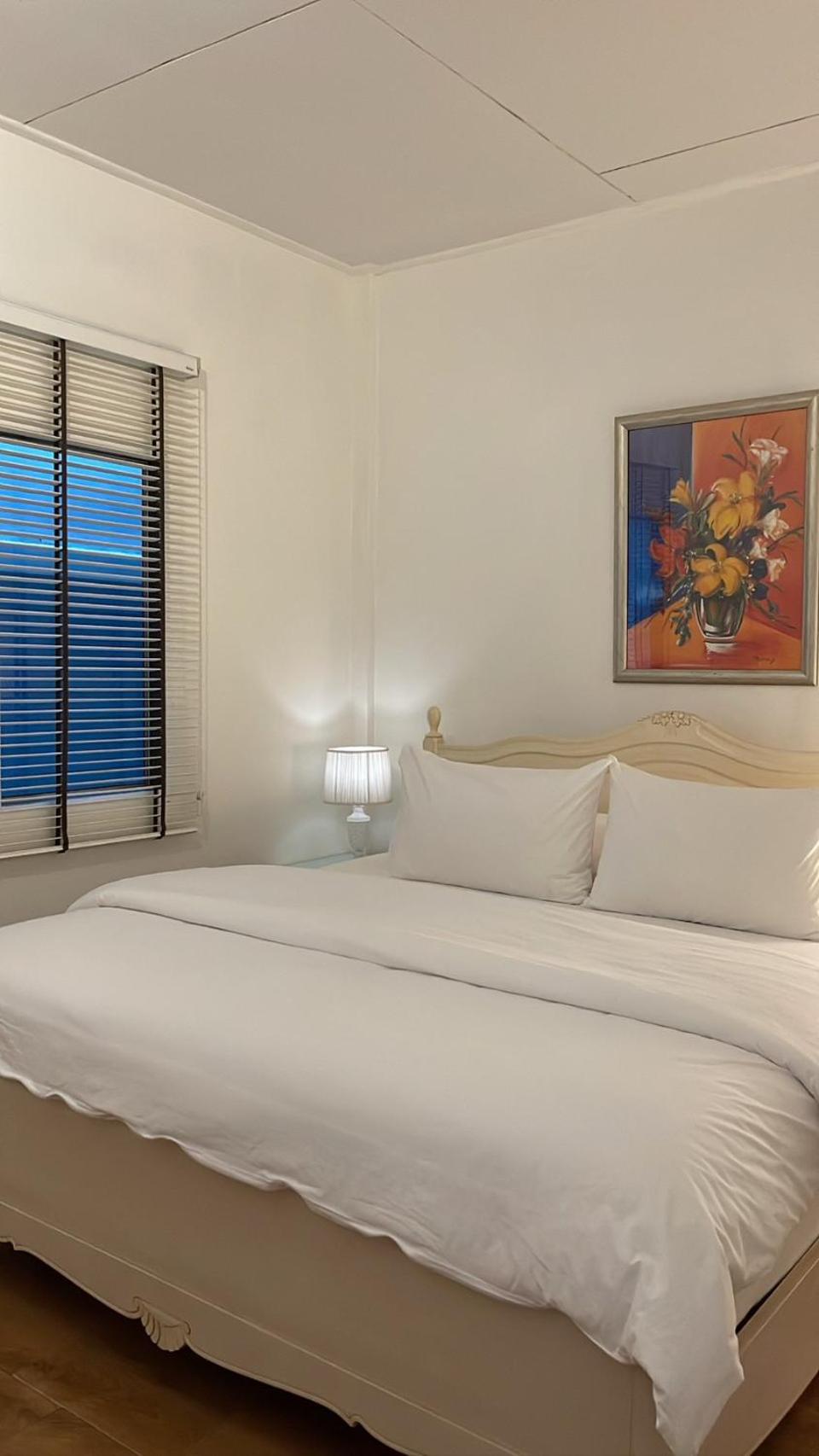 One-Bedroom Suite - Photo 6