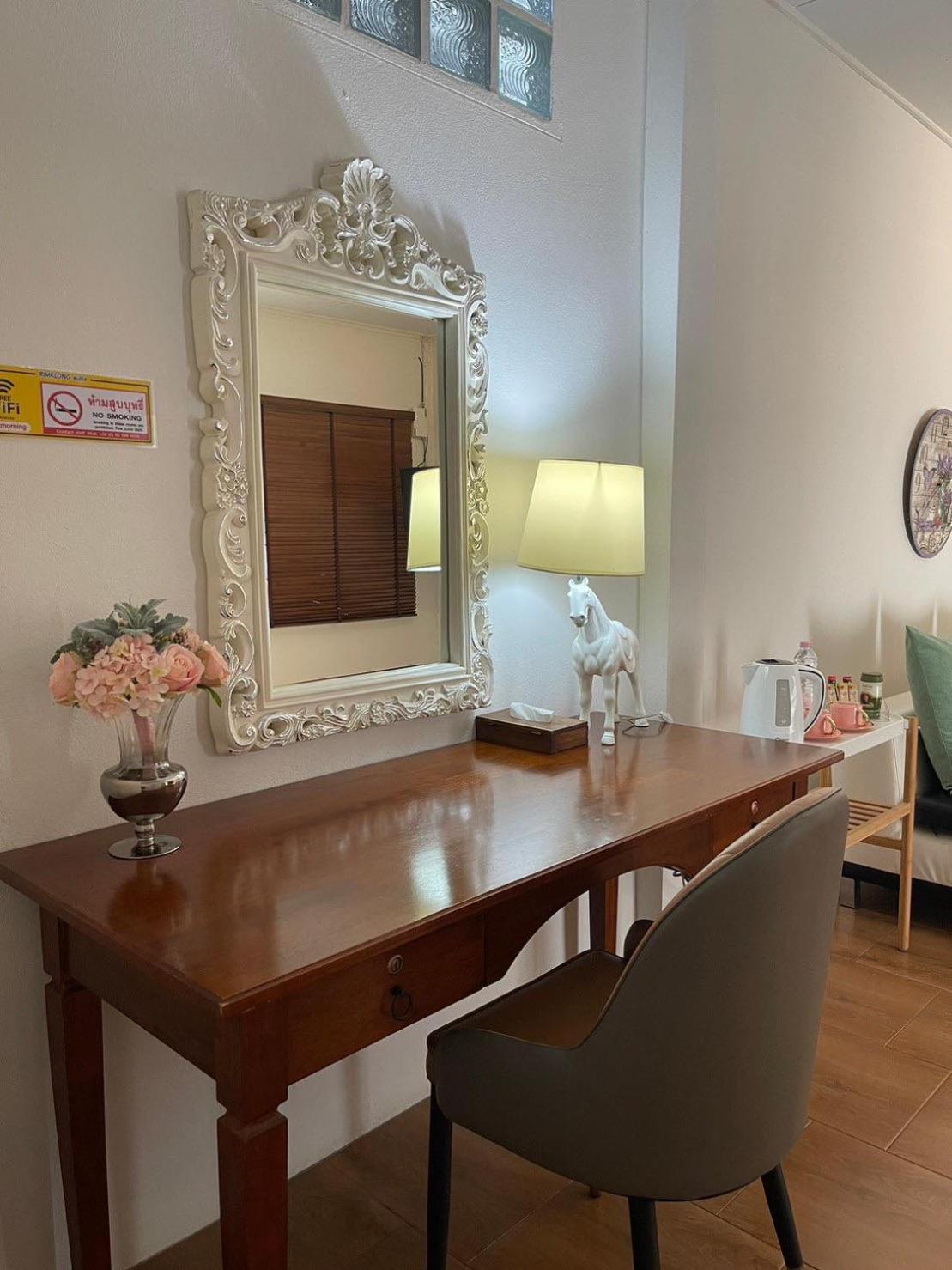 One-Bedroom Suite - Photo 5