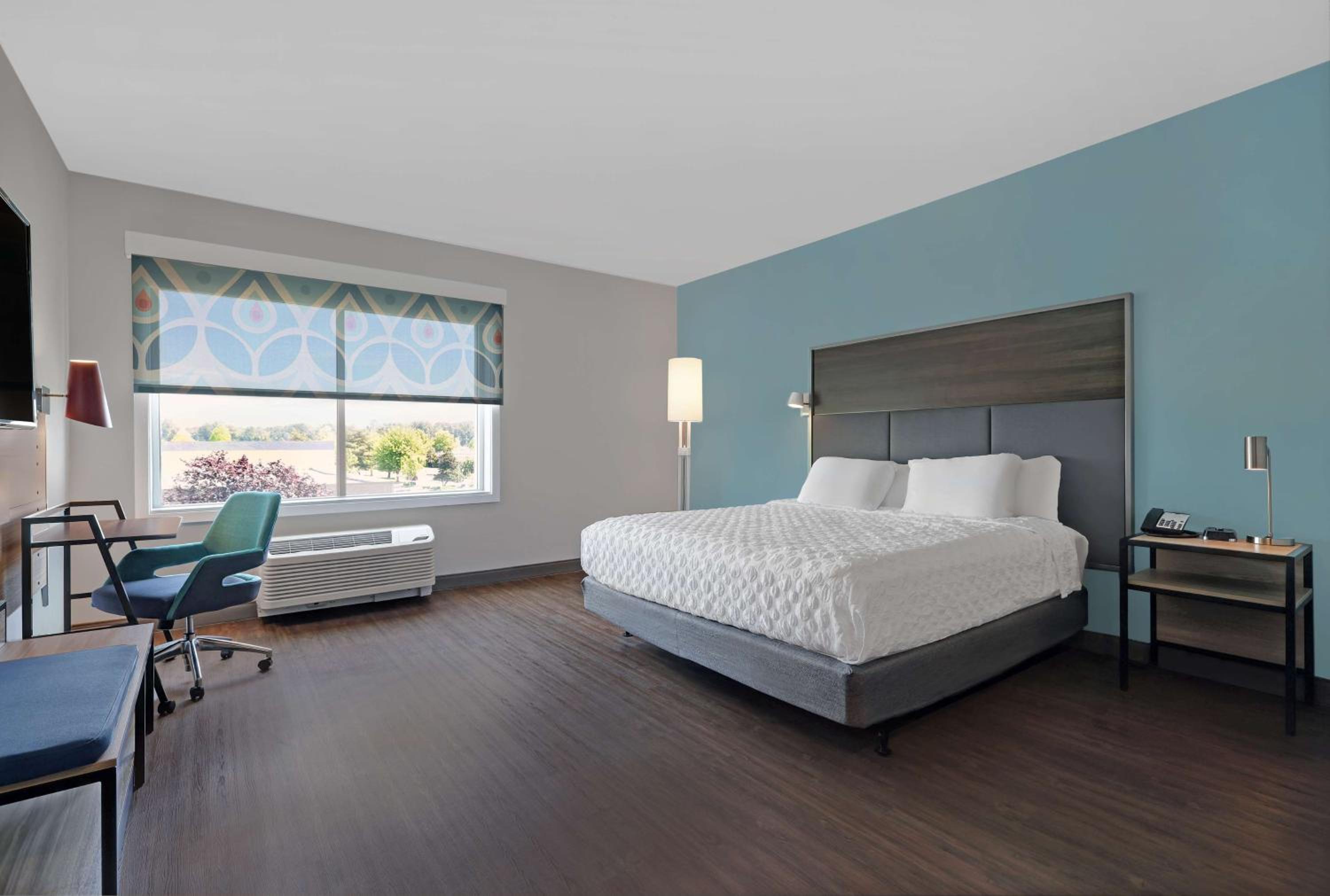 King Room with Roll-In Shower - Mobility and Hearing Access - Photo 1