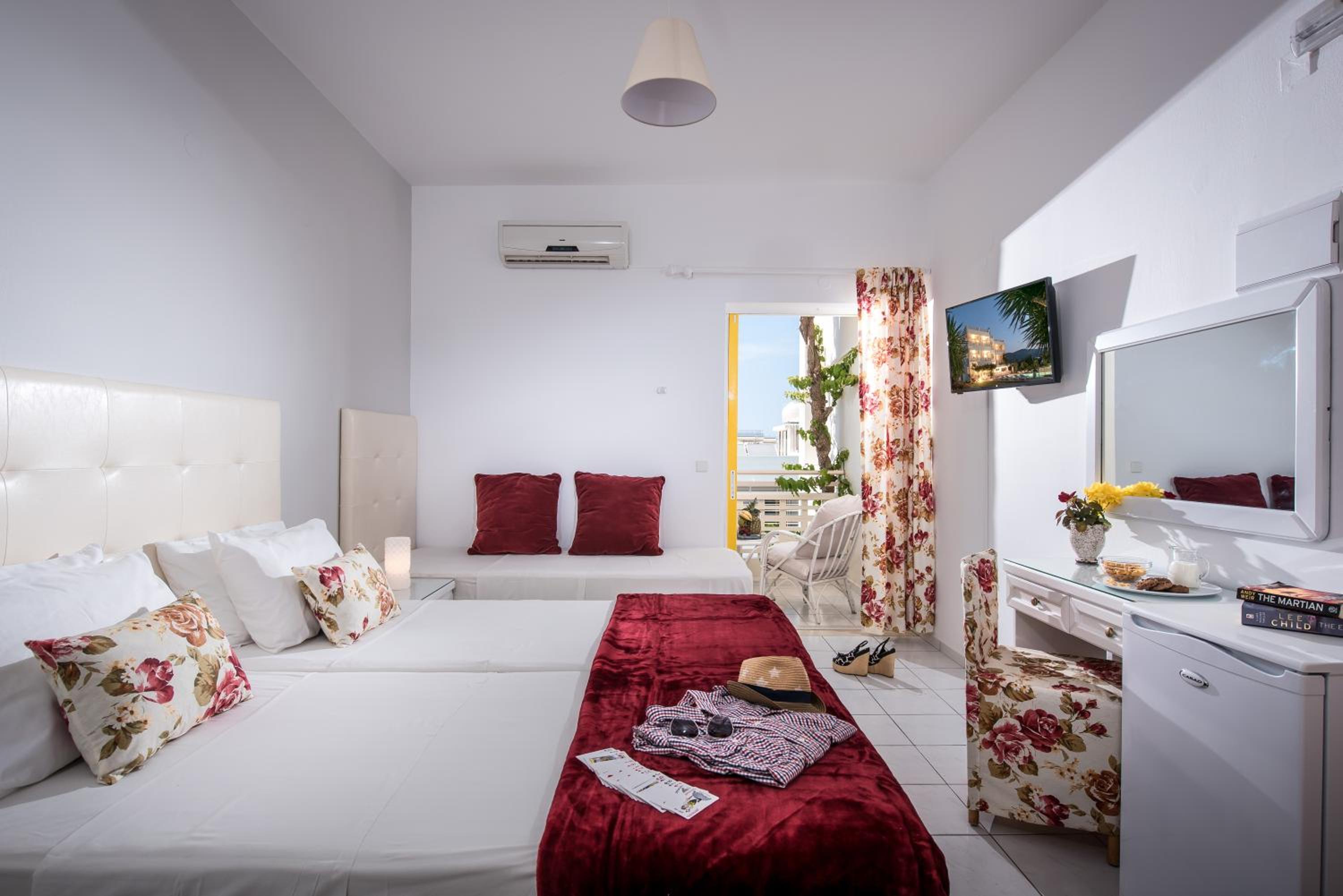 Superior Room (up to 3 people) photo 2