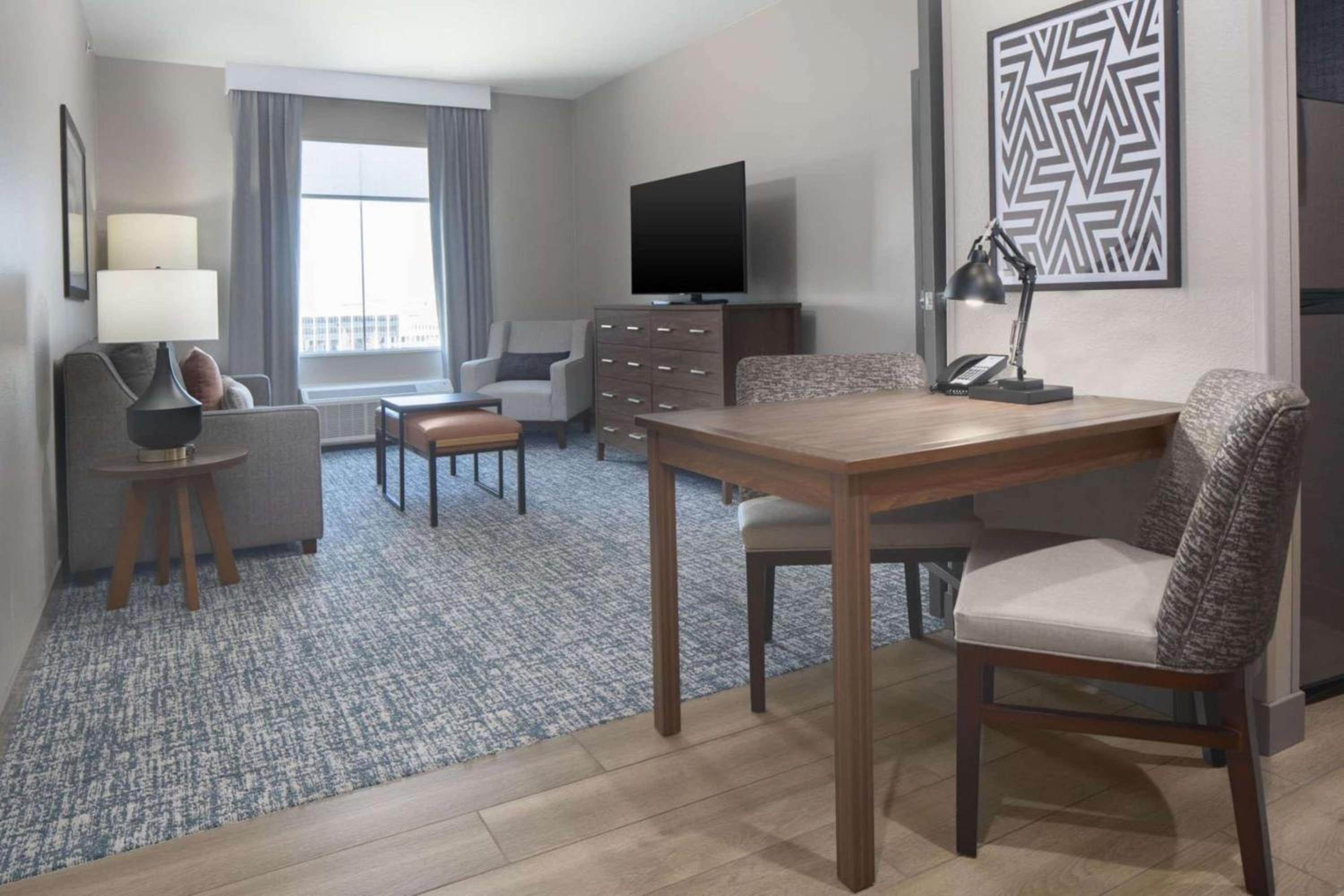 One-Bedroom King Suite - Non-Smoking - Photo 2