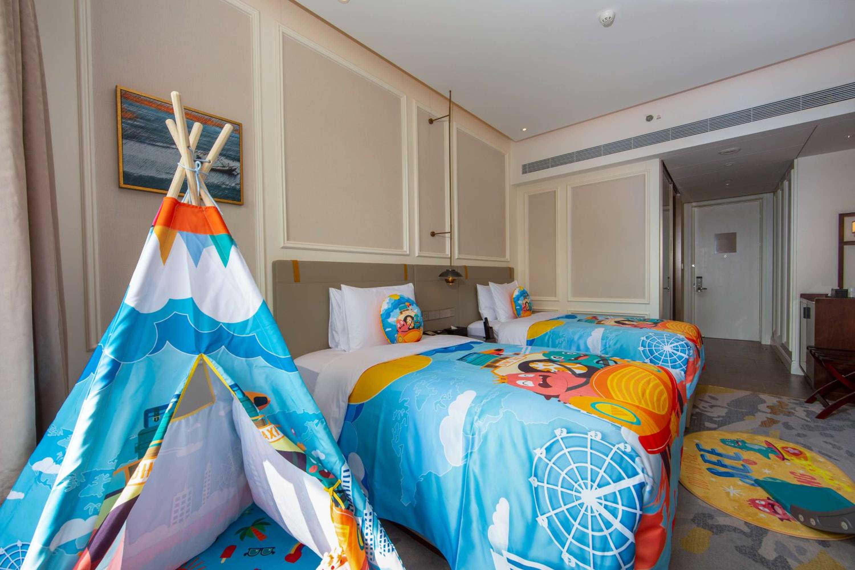 Family Twin Room - Dino Theme photo 2