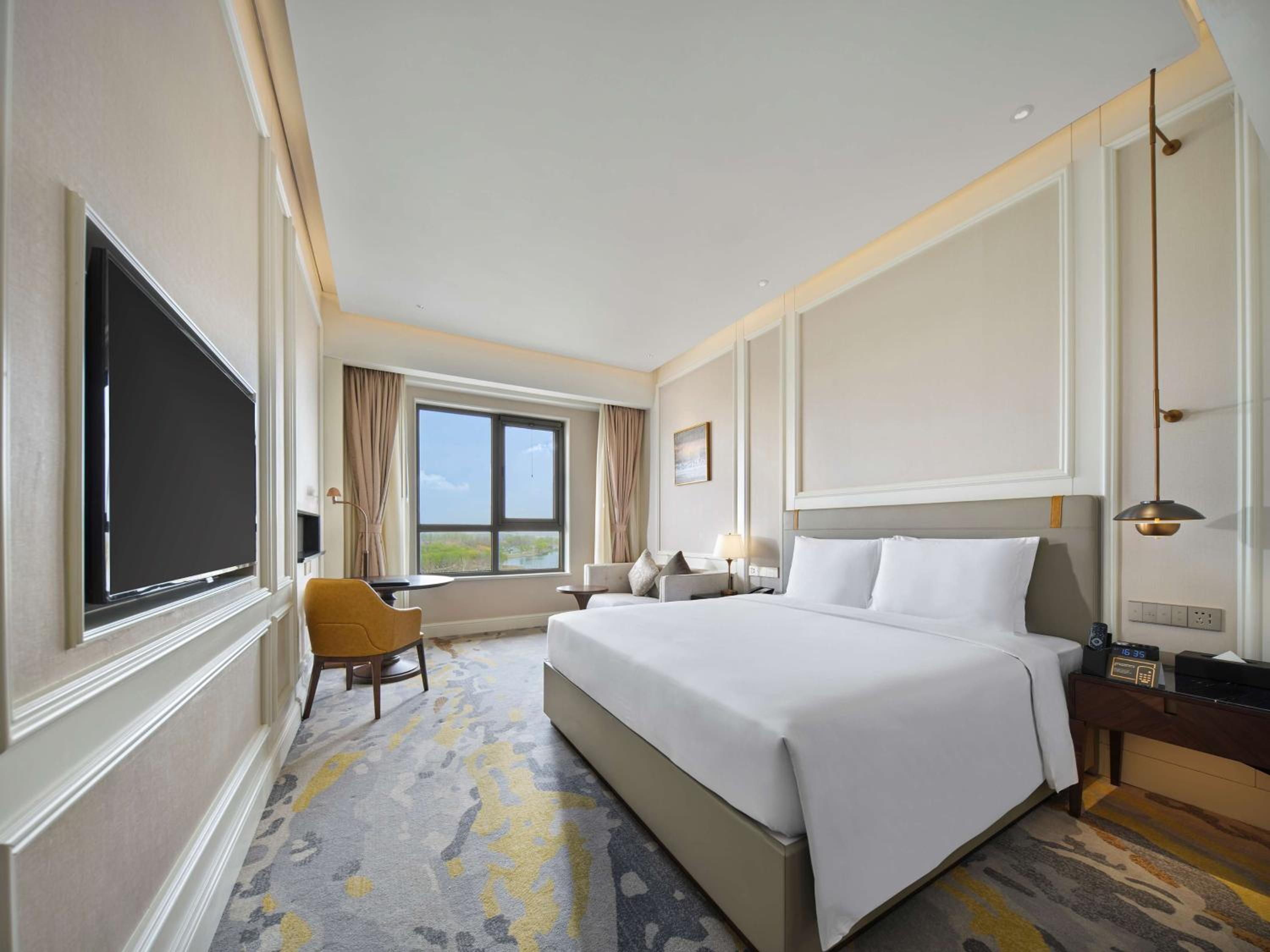 King Guest Room - Photo 2