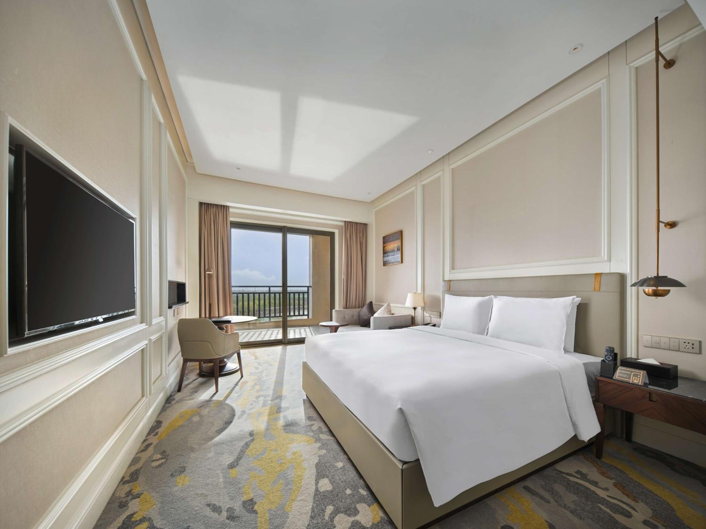 Deluxe King Room with Balcony - Photo 1