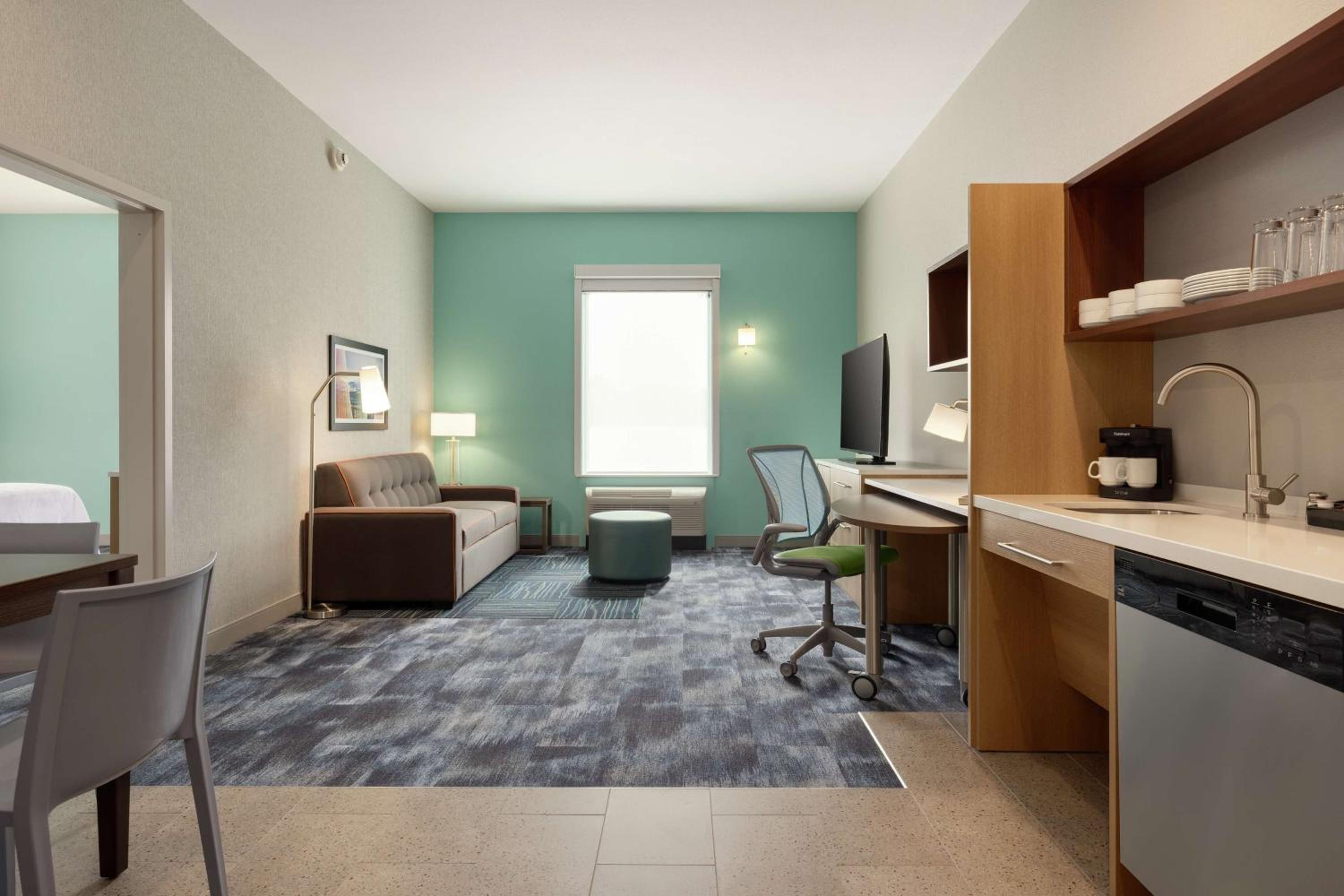 King Suite - Hearing Access/Non-Smoking - Photo 1