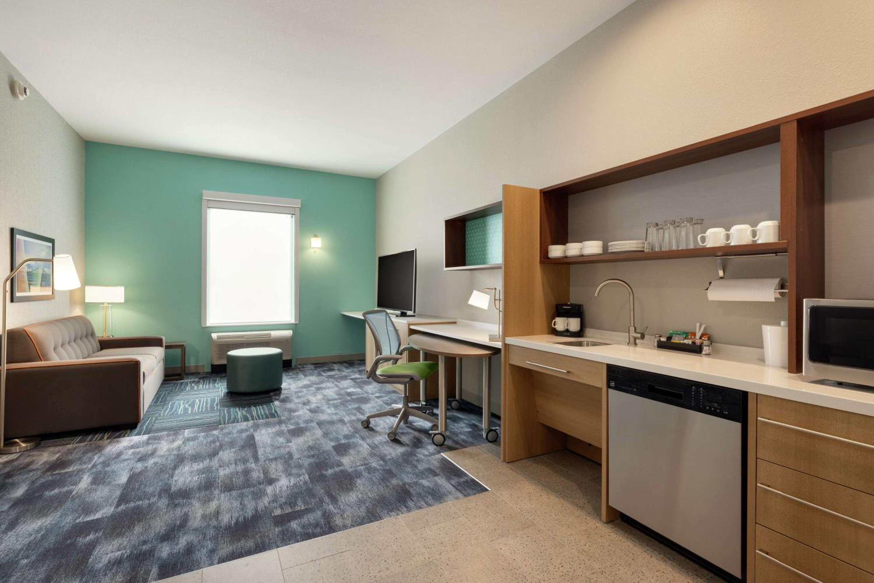 King Suite - Hearing Access/Non-Smoking - Photo 2