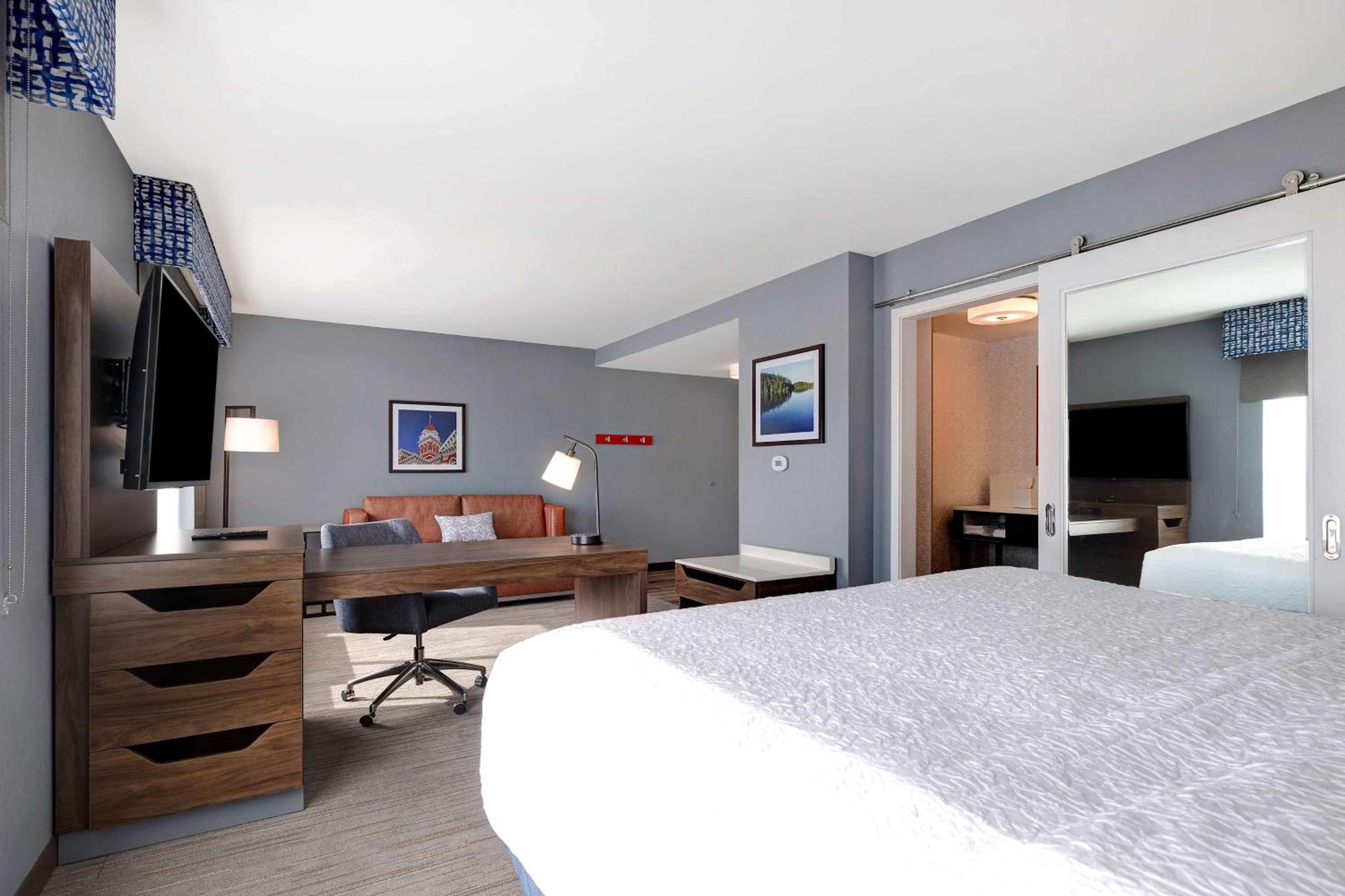 One-Bedroom King Suite - Non-Smoking - Photo 1