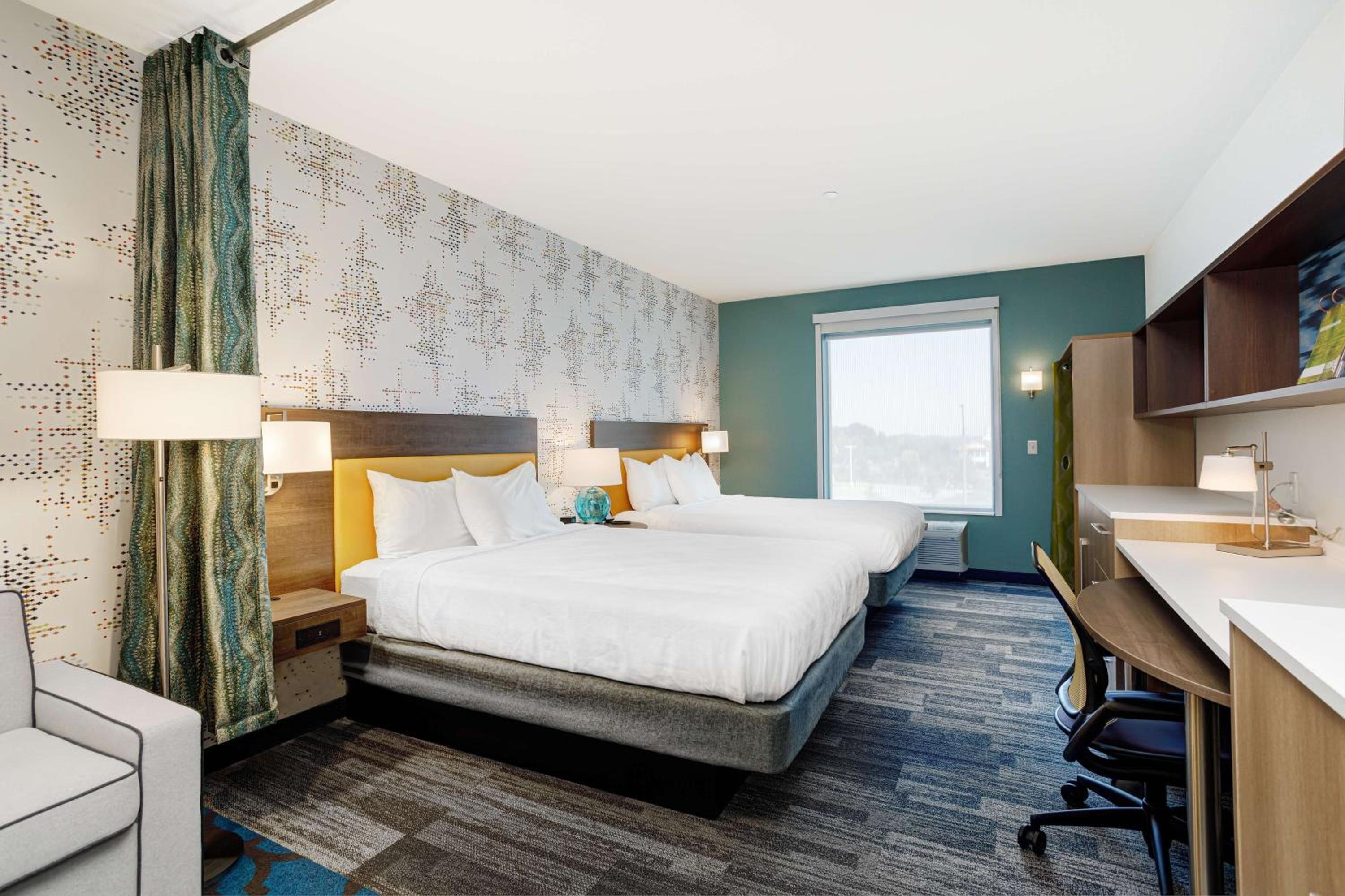 Queen Studio with Two Queen Beds - Non-Smoking - Photo 1