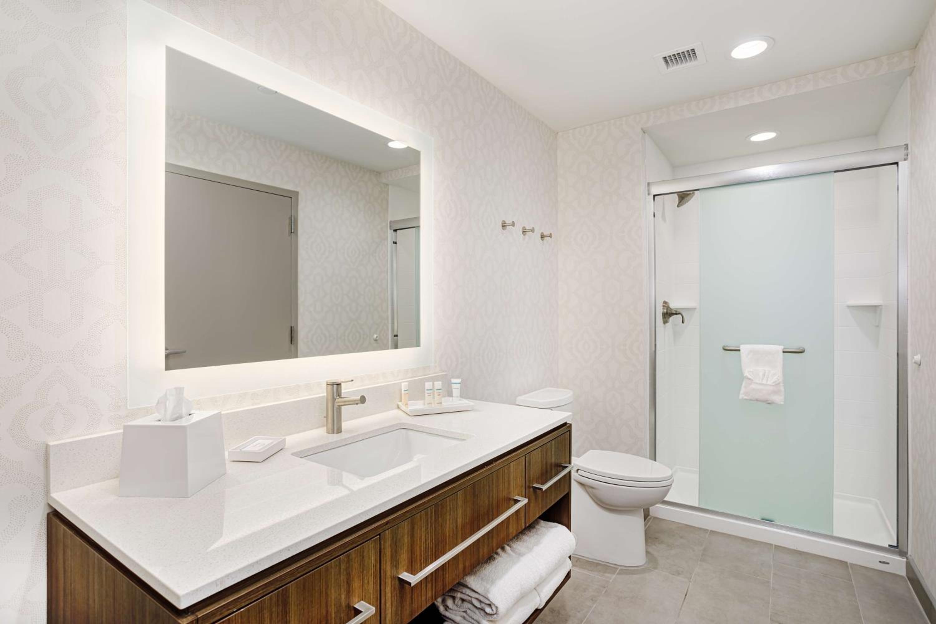 One-Bedroom King Suite - Non-Smoking - Photo 2