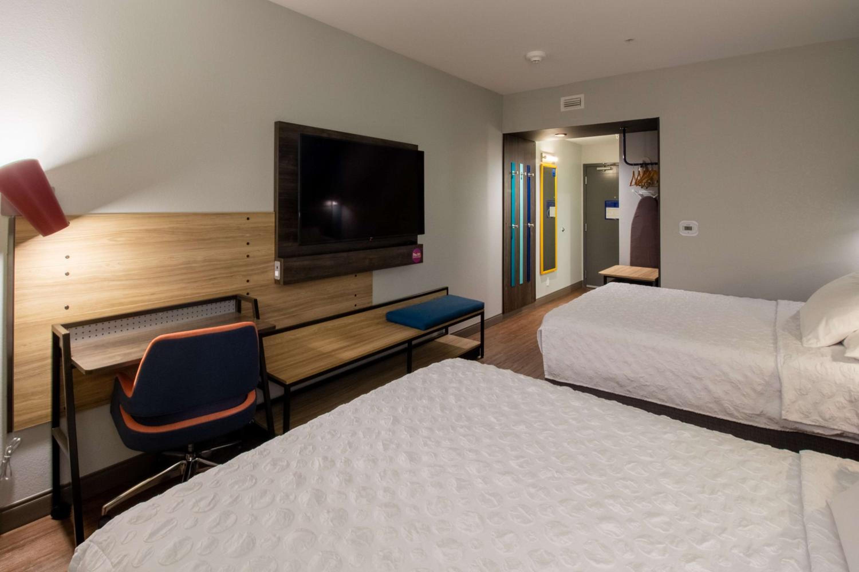Queen Room with Two Queen Beds - Photo 1