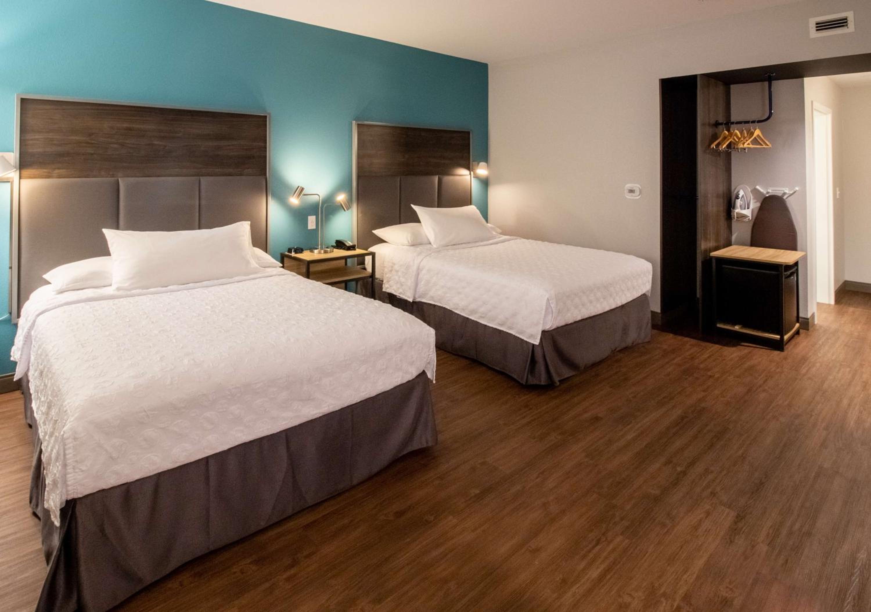 Queen Room with Two Queen Beds - Mobility Access - Photo 4
