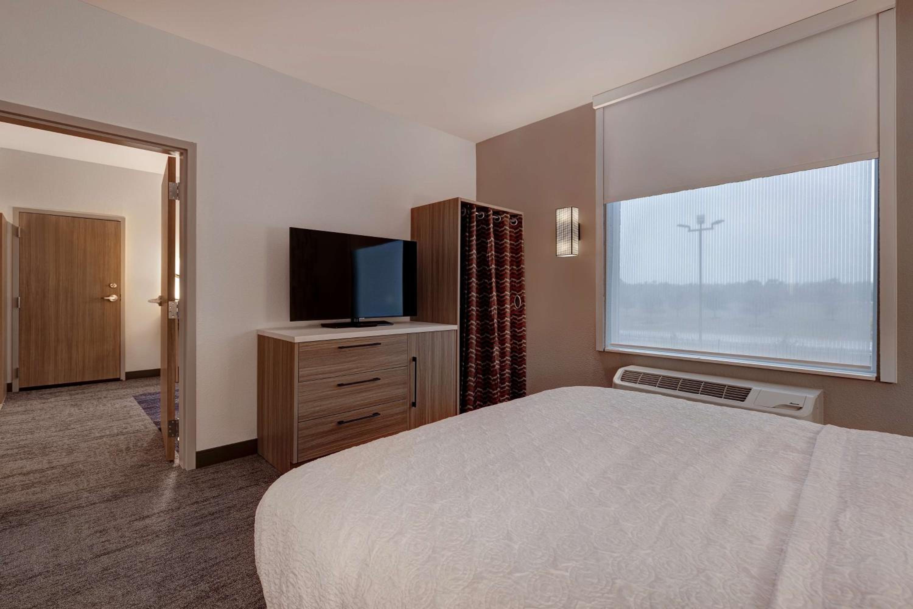 One-Bedroom King Suite - Non-Smoking - Photo 9