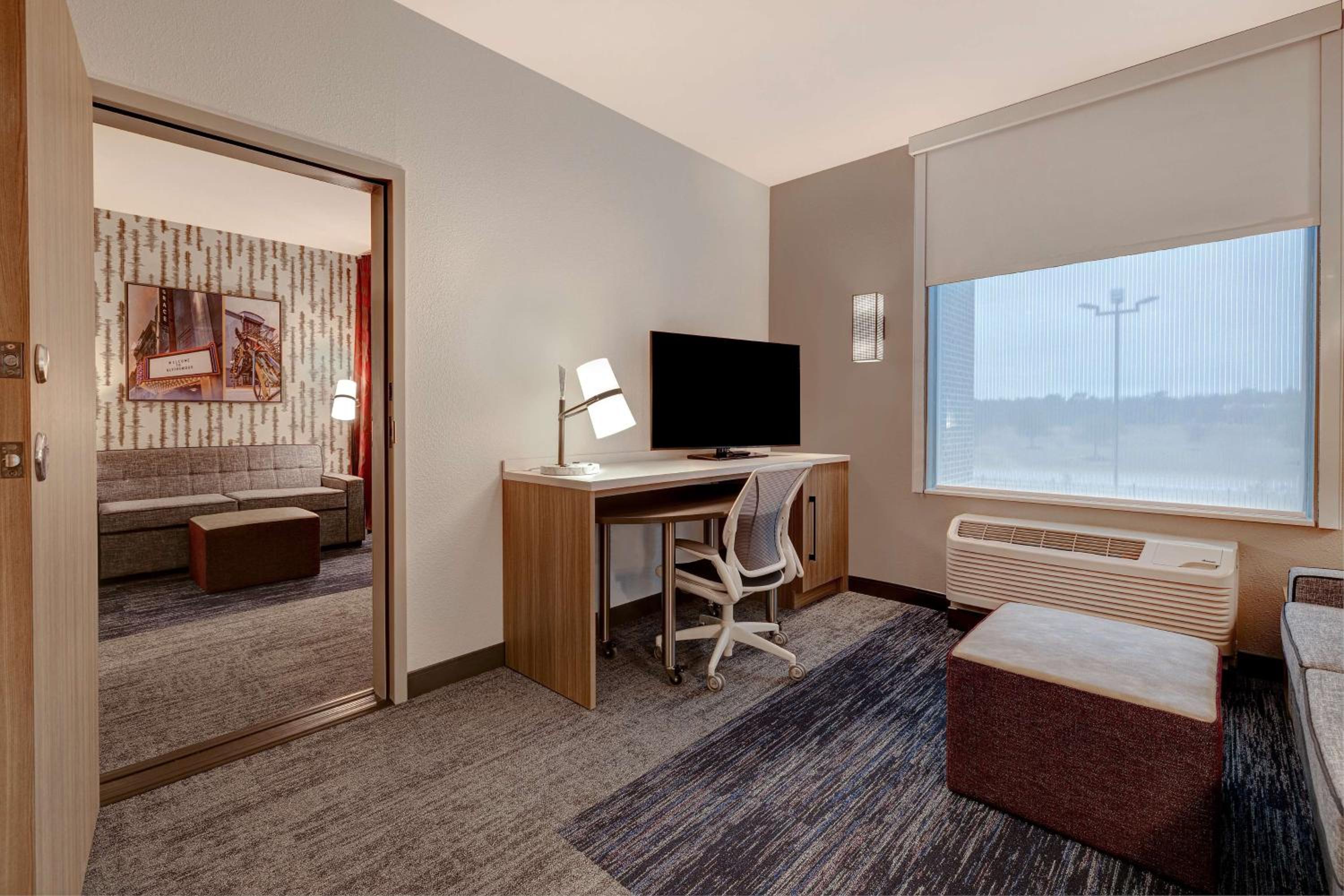 One-Bedroom King Suite - Non-Smoking - Photo 1