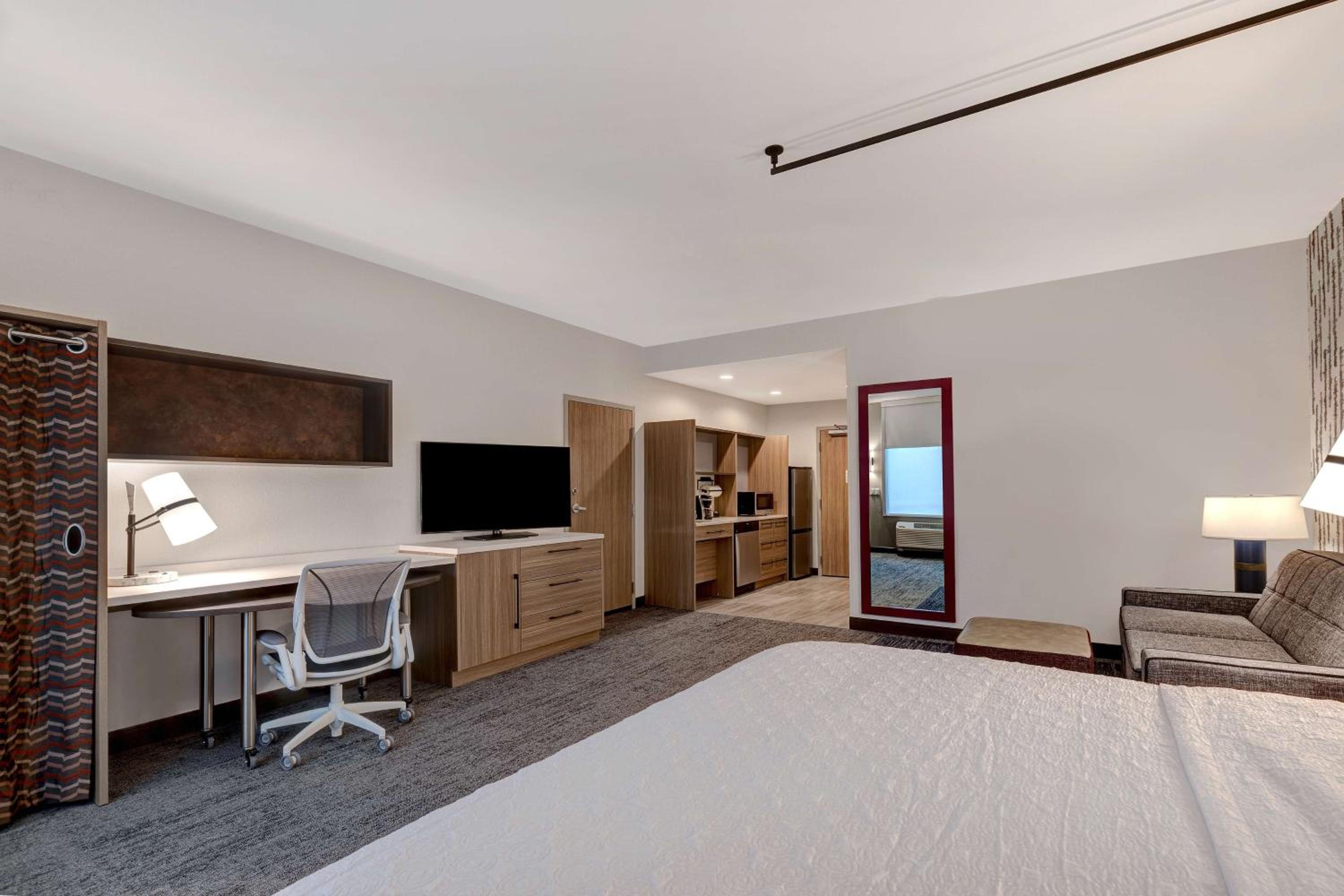 King Studio Suite with Tub - Mobility/Hearing Accessible - Photo 8