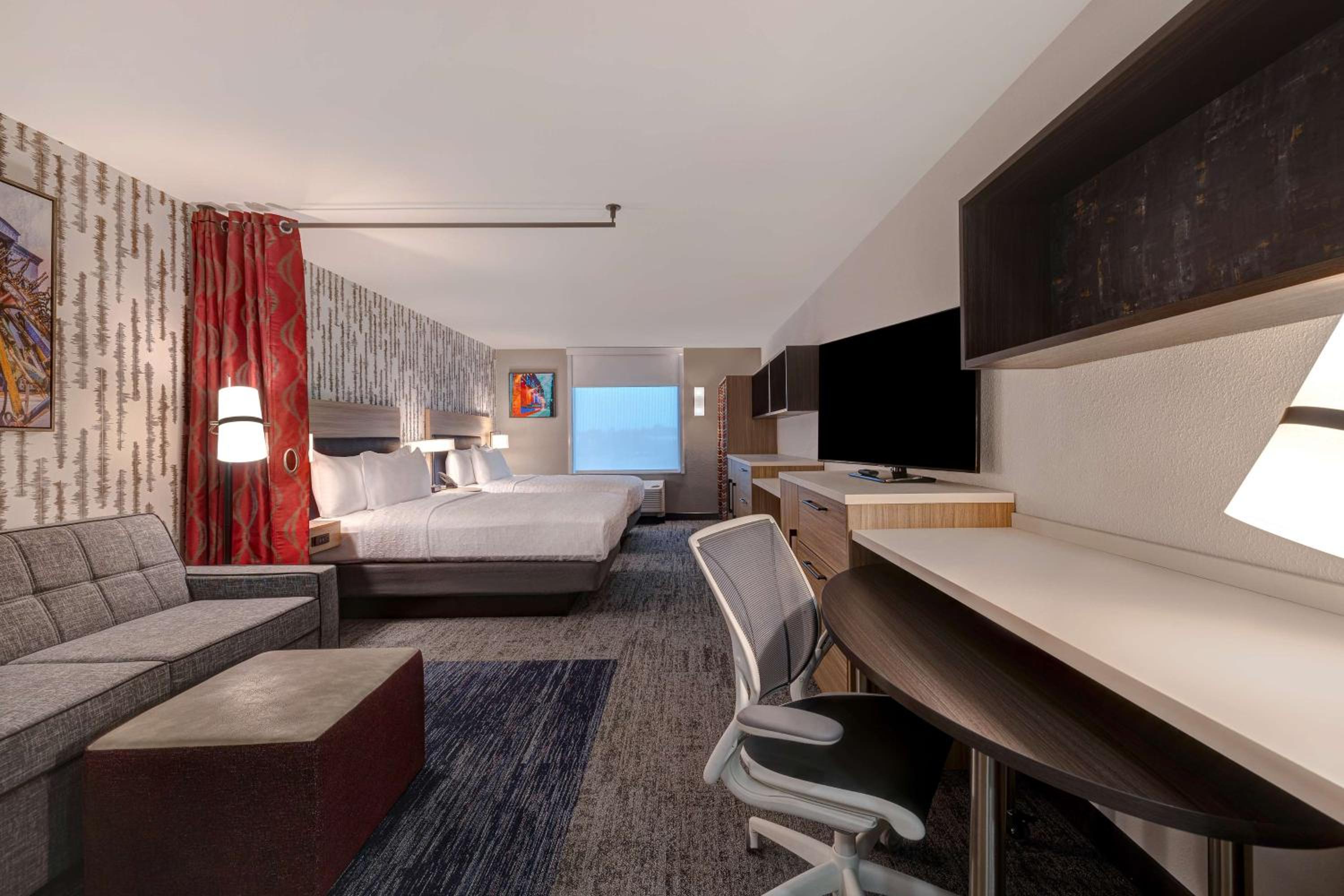 Queen Studio with Two Queen Beds - Non-Smoking - Photo 2