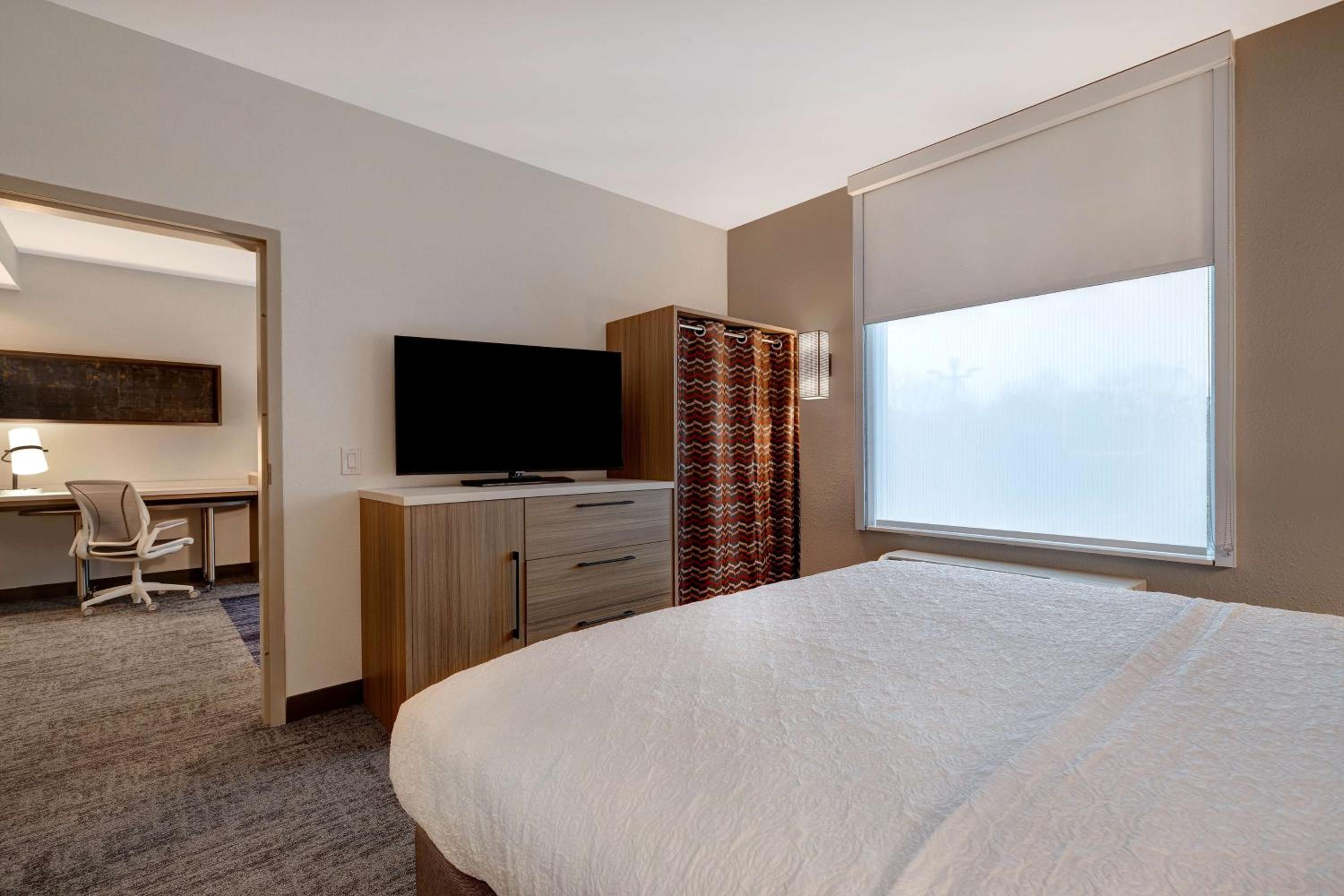 One-Bedroom King Suite - Non-Smoking - Photo 14