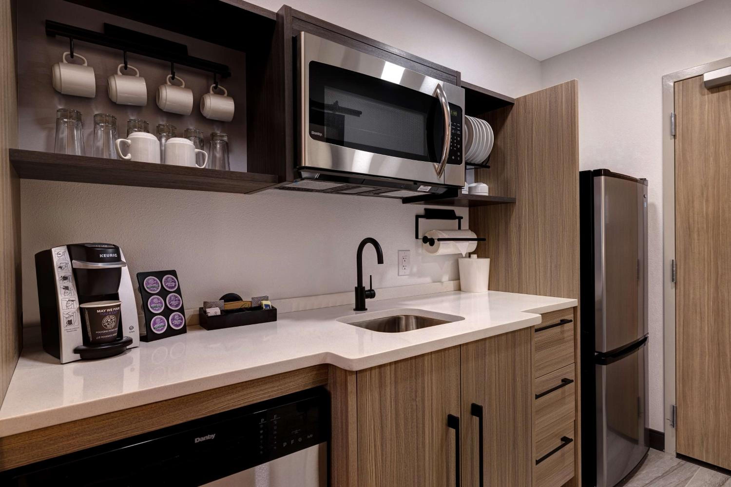 One-Bedroom King Suite - Non-Smoking - Photo 17