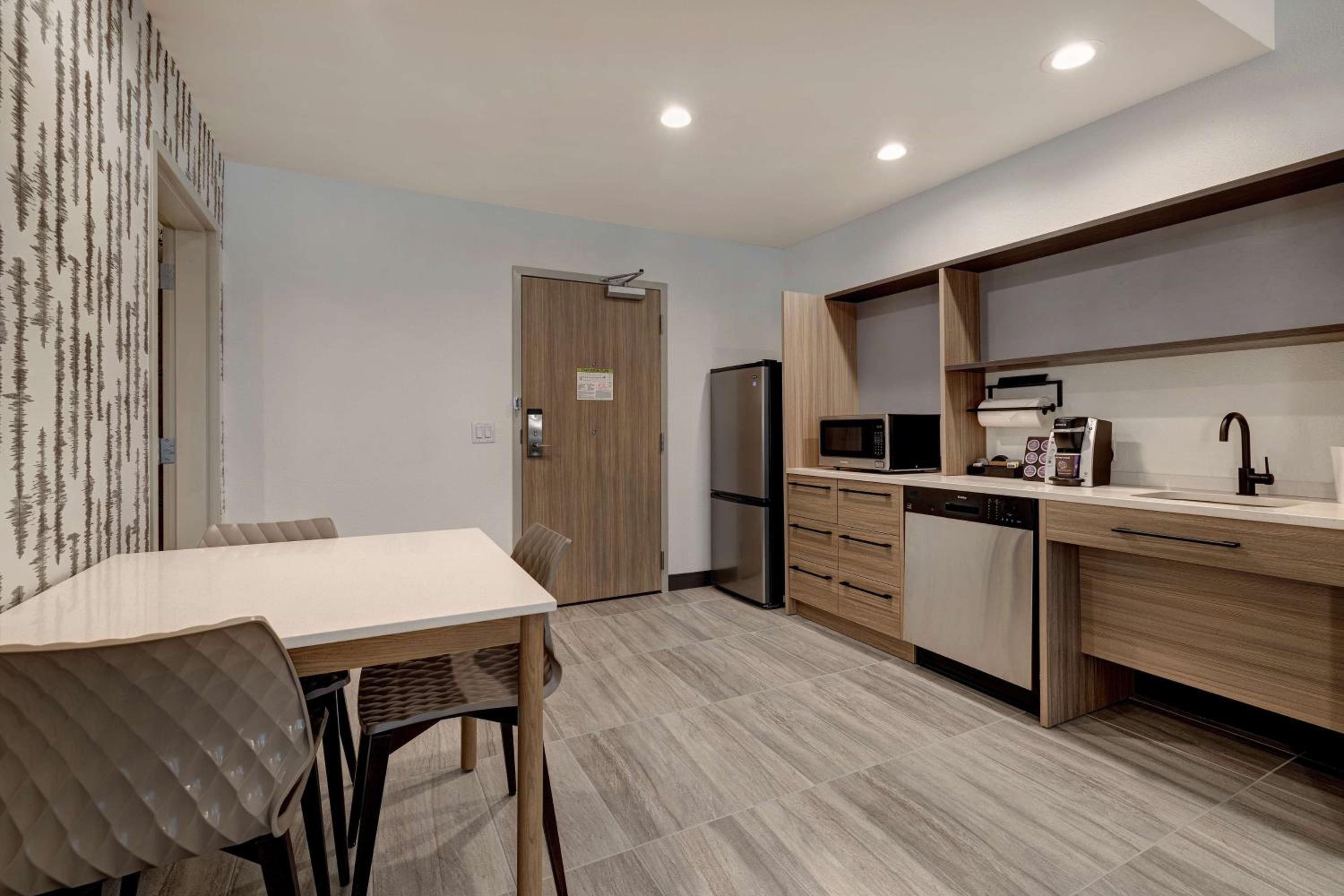 One-Bedroom King Suite - Non-Smoking - Photo 5