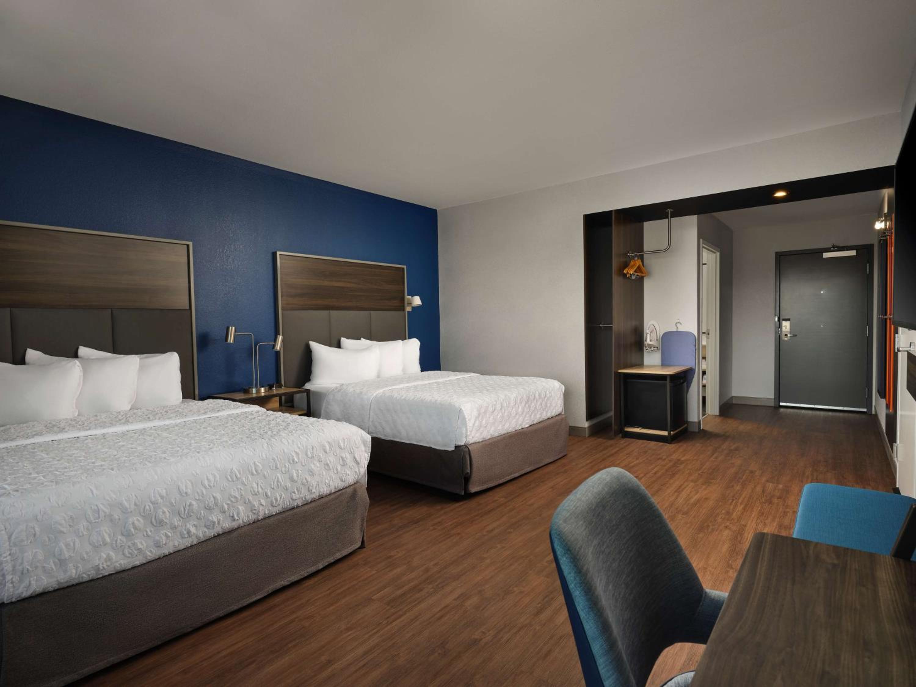 Queen Room with Two Queen Beds - Hearing Access - Photo 4
