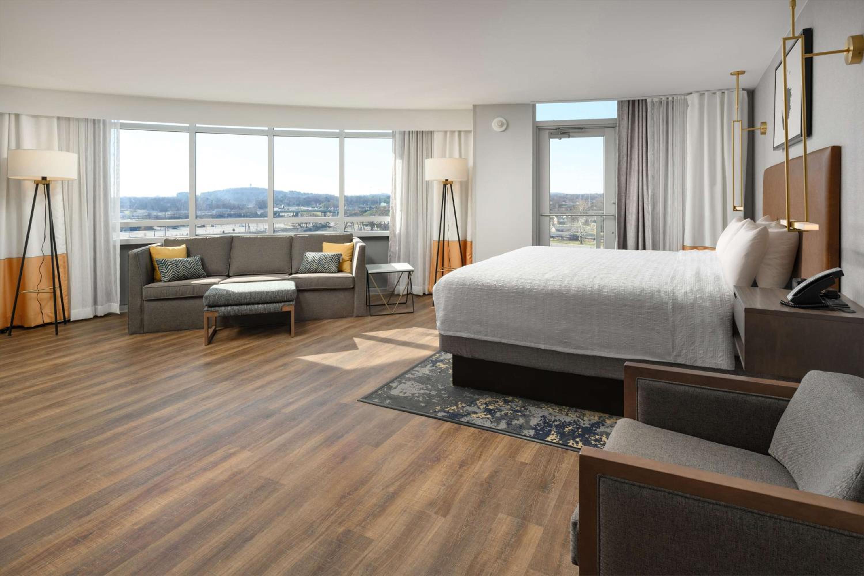 King Suite with Balcony - Photo 1