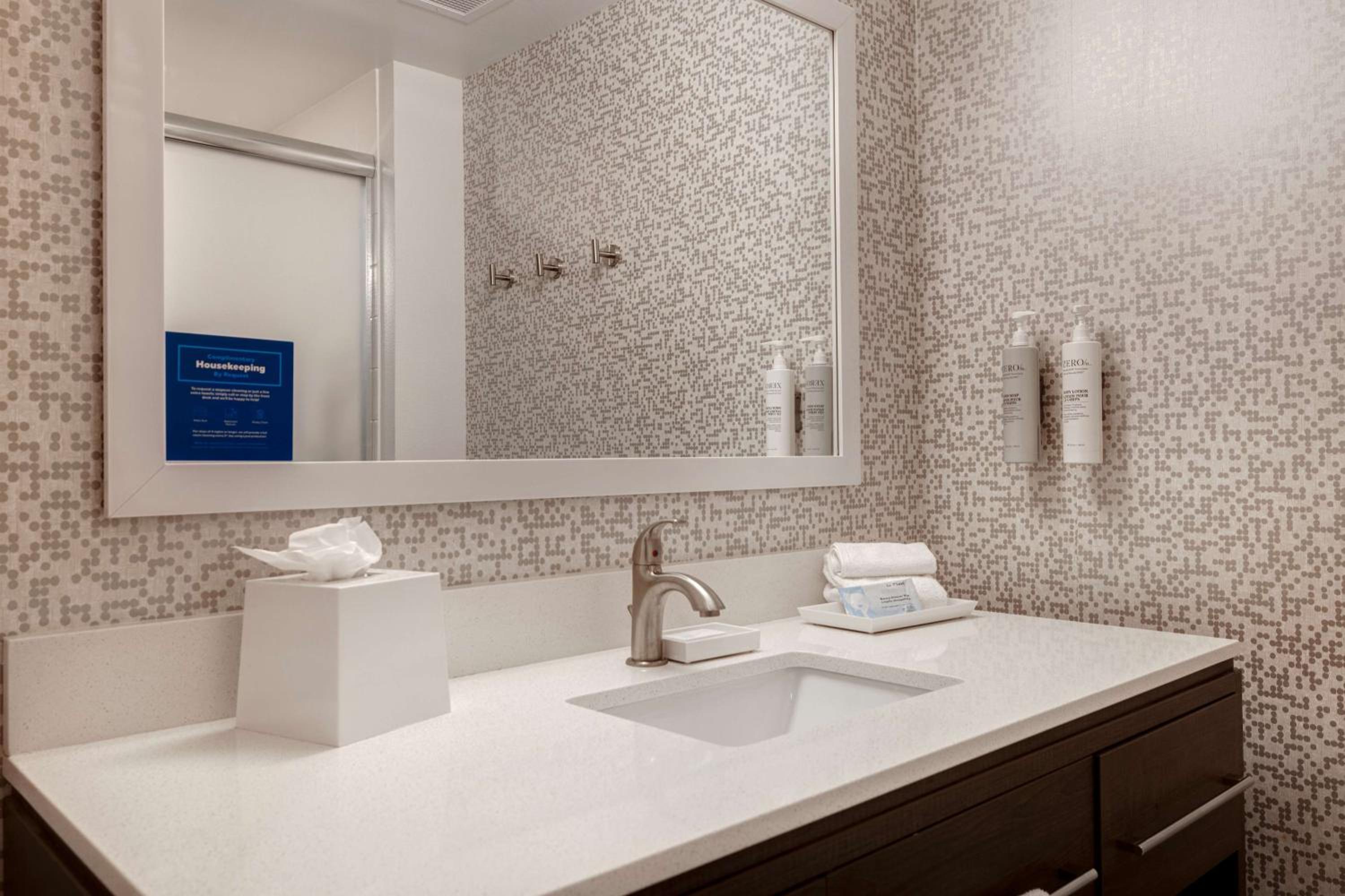 King Studio Suite - Non-Smoking - Photo 2