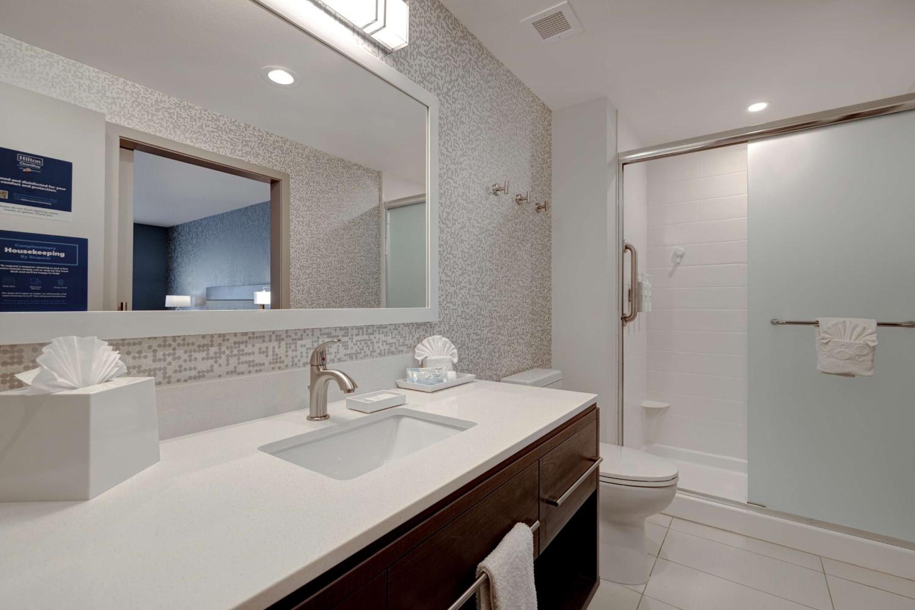 One-Bedroom King Suite - Non-Smoking - Photo 6