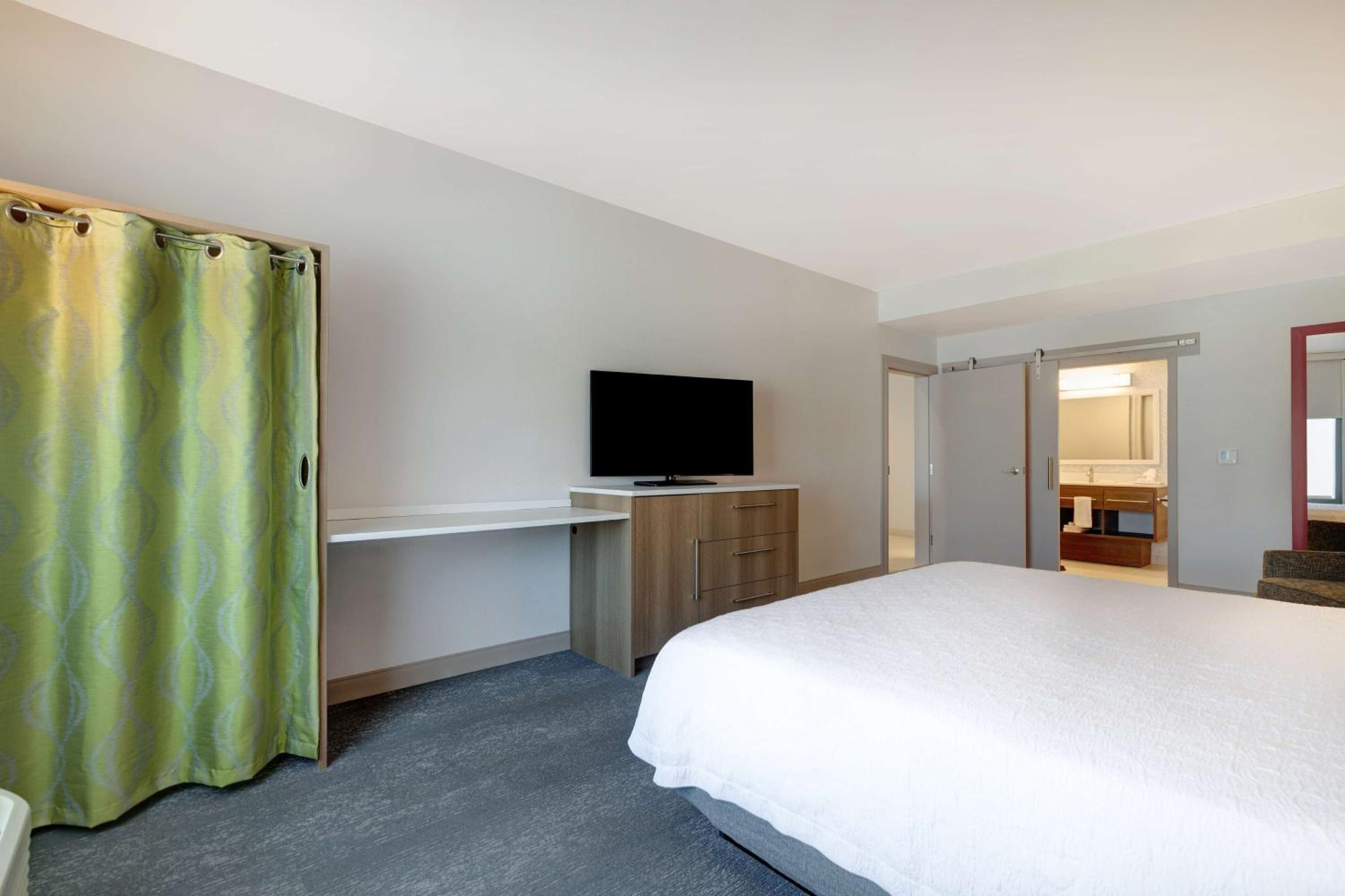 One-Bedroom King Suite - Non-Smoking - Photo 1