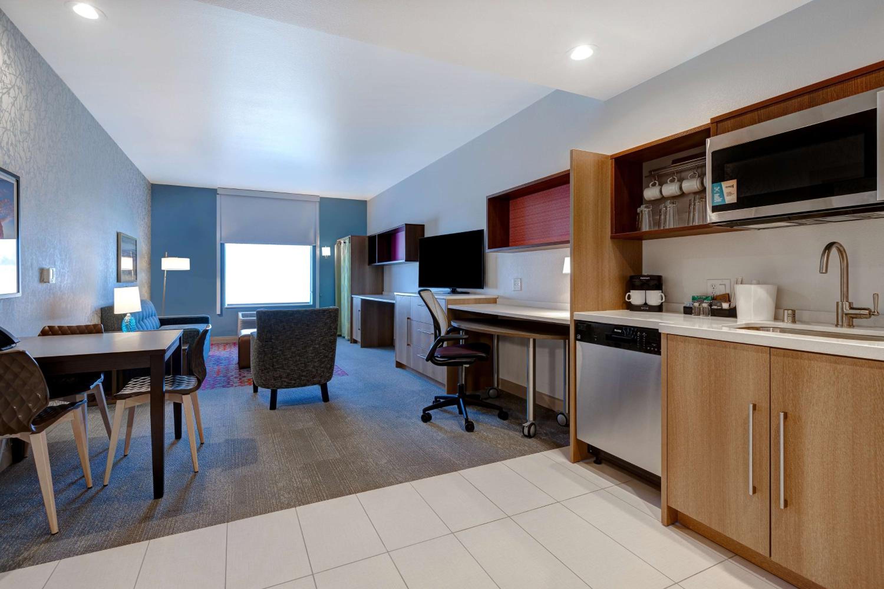 One-Bedroom King Suite - Non-Smoking - Photo 3