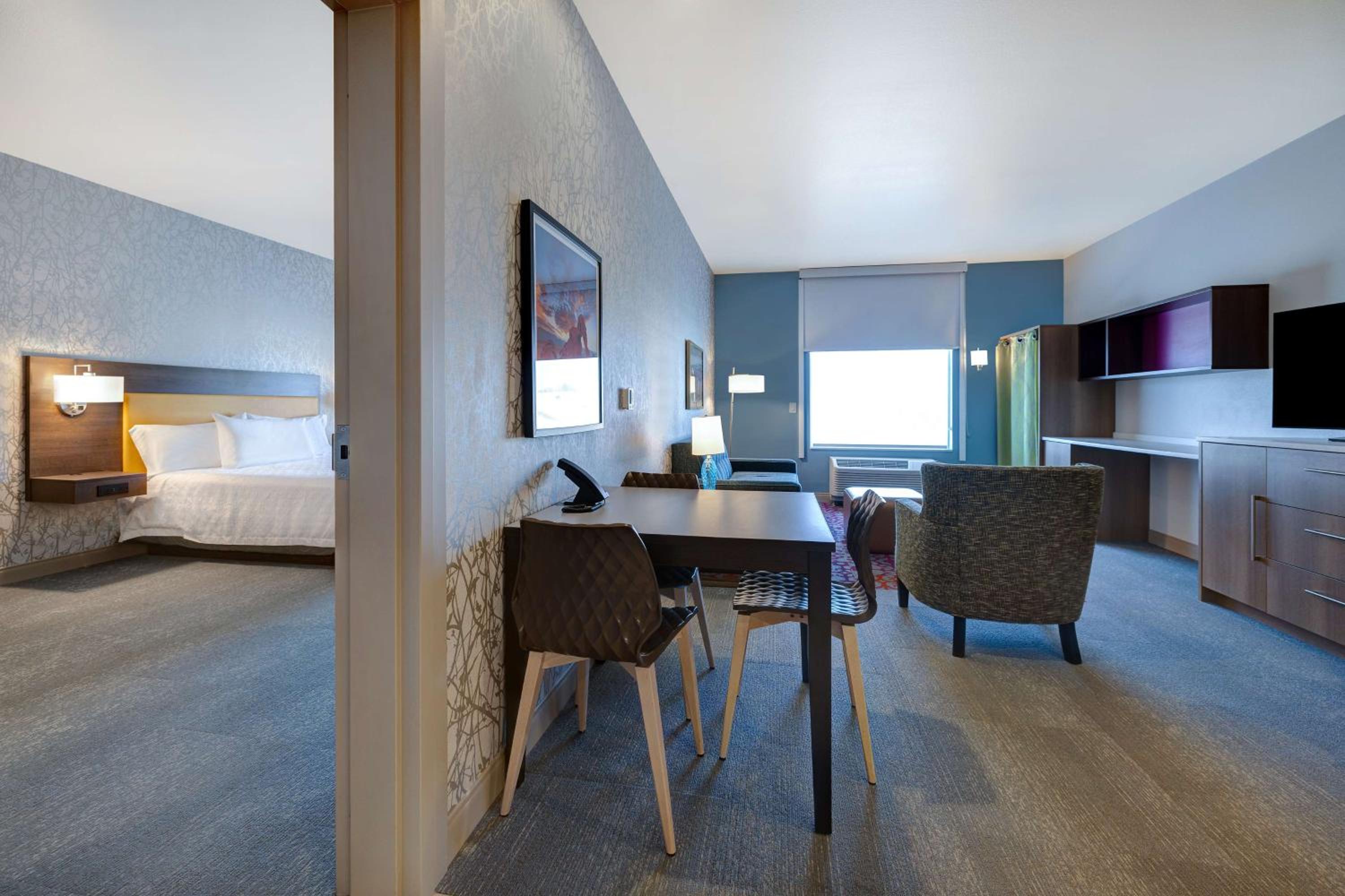 One-Bedroom King Suite - Non-Smoking - Photo 2