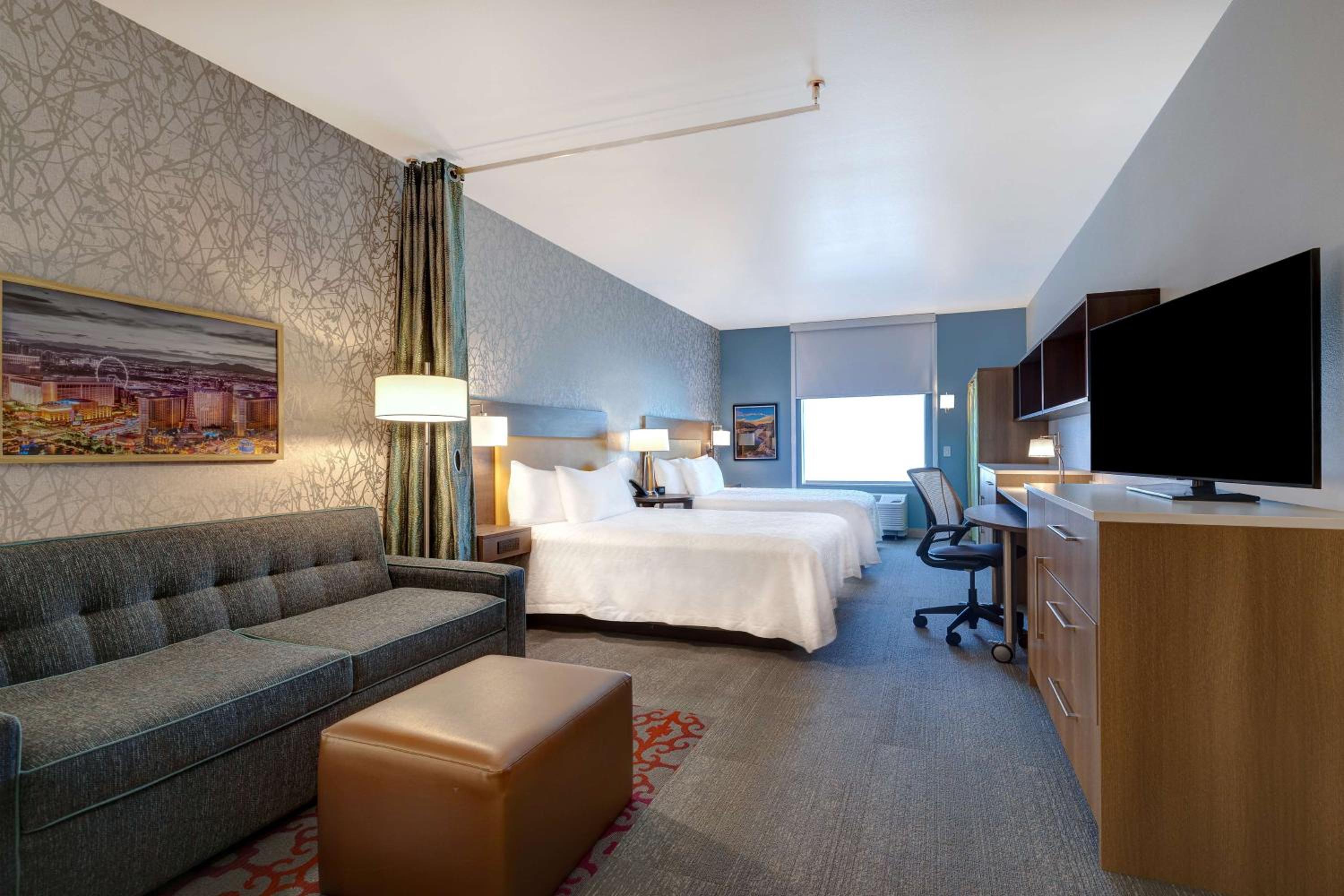 Queen Studio with Two Queen Beds - Non-Smoking - Photo 2